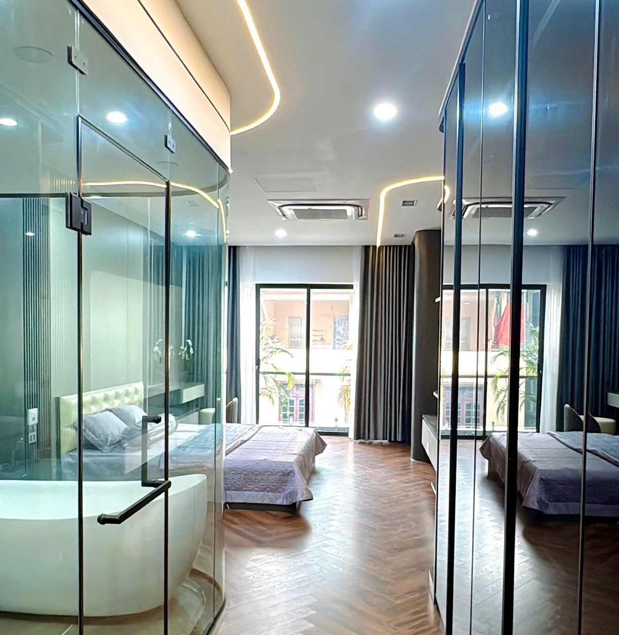 Bán nhà mặt ngõ phố Trạm, gần cầu Vĩnh Tuy, 7 tầng, DT 54m2, MT 4m, tiện kinh doanh