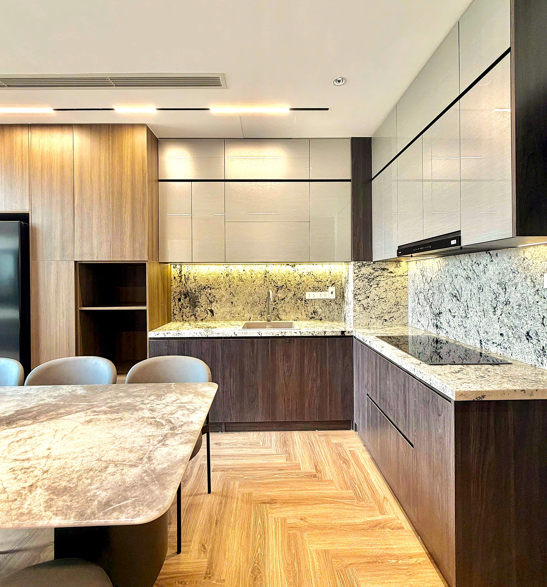 Bán nhà mặt ngõ Nguyễn Lam, Phúc Đồng, 7 tầng, DT 55m2, MT 4.4m, 4PN, tiện kinh doanh