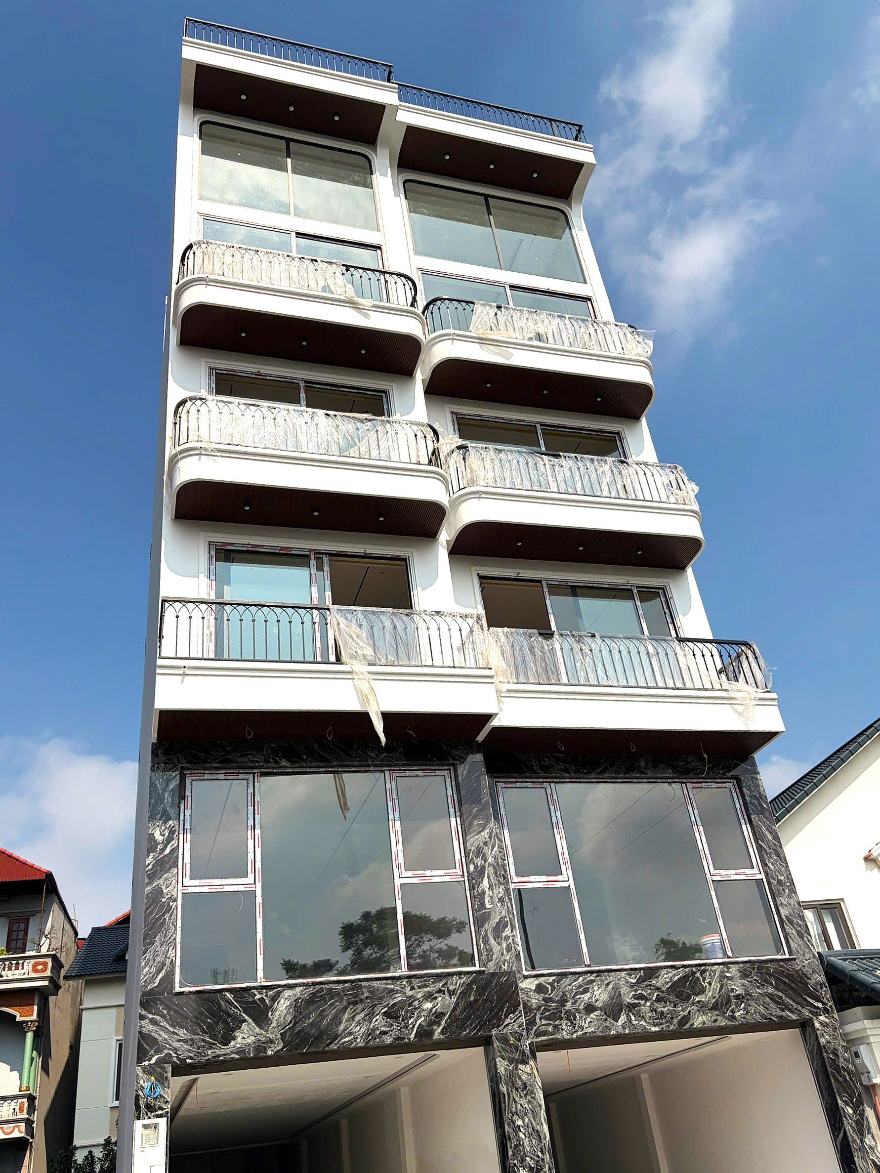 Bán nhà mặt phố Viên Chiếu, Phúc Lợi, 7 tầng, DT 76m2, MT 4,5m, tiện kinh doanh, văn phòng