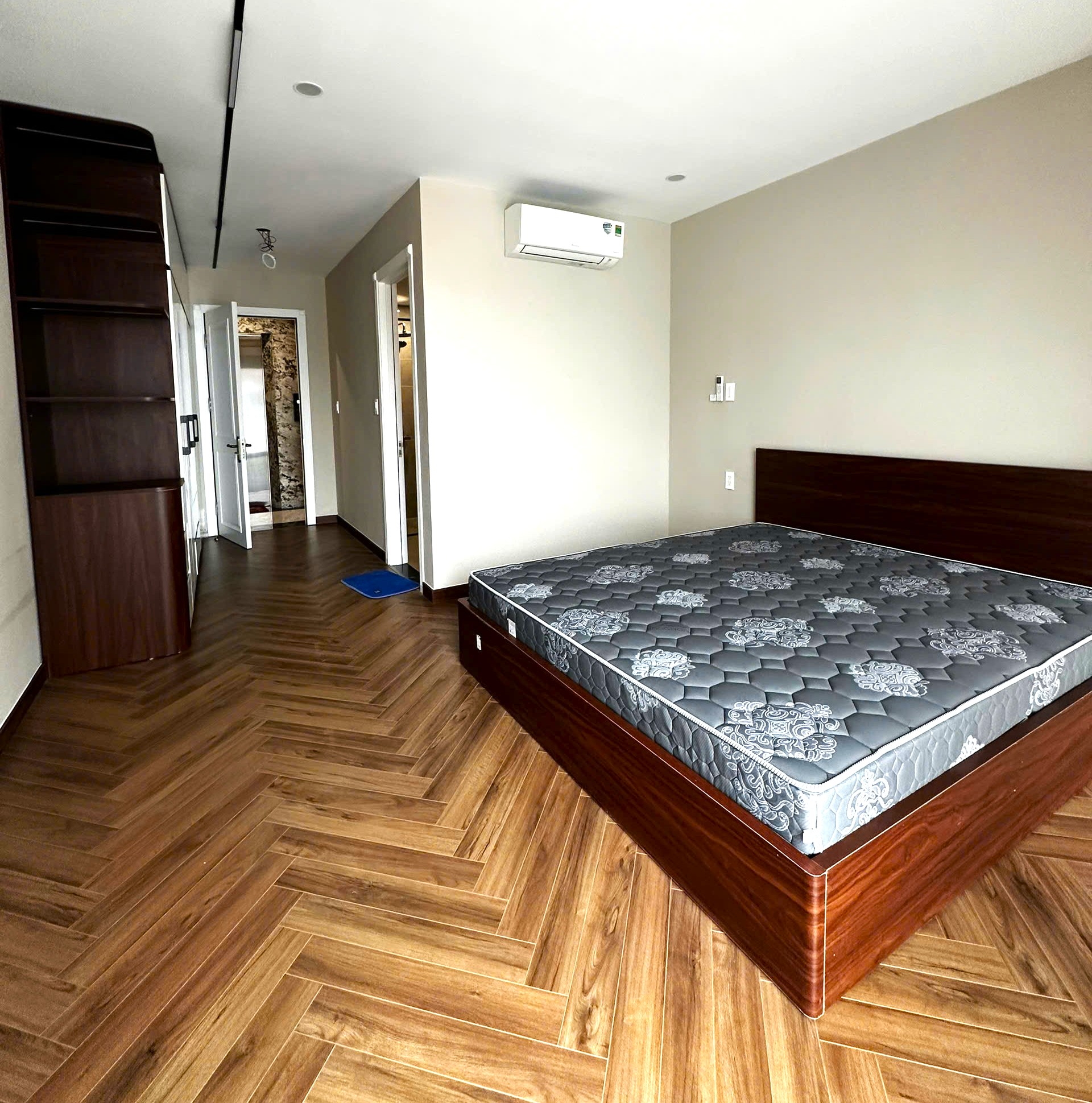 Bán nhà Ngõ 168 phố Hồng Tiến, Bồ Đề, 6 tầng, DT 48m2, MT 4.2m, 3PN, full nội thất