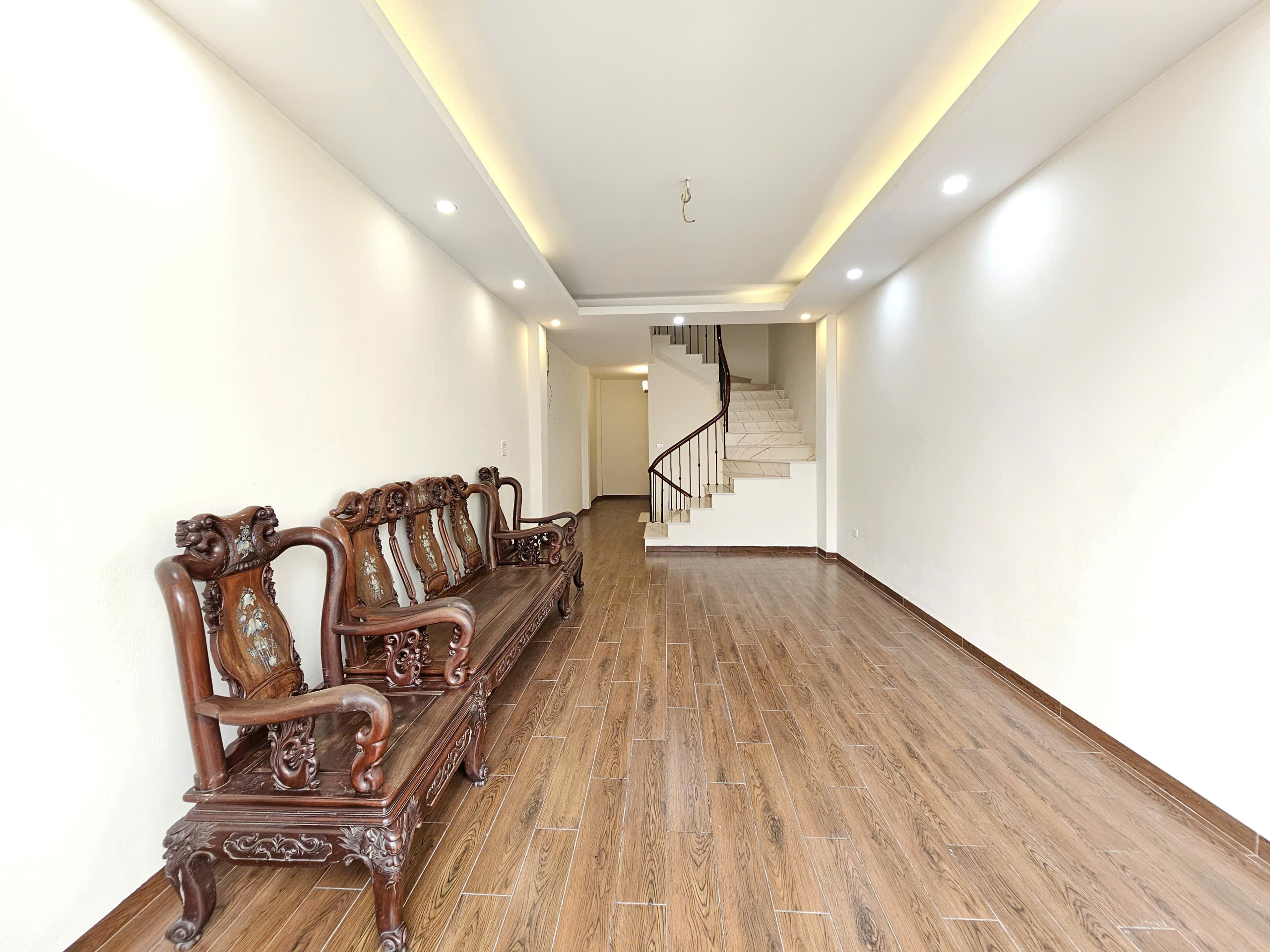 Bán nhà phân lô phố Cổ Linh, Thạch Bàn, 5 tầng, DT 40m2, MT 3.6m, 3PN, đường 11m