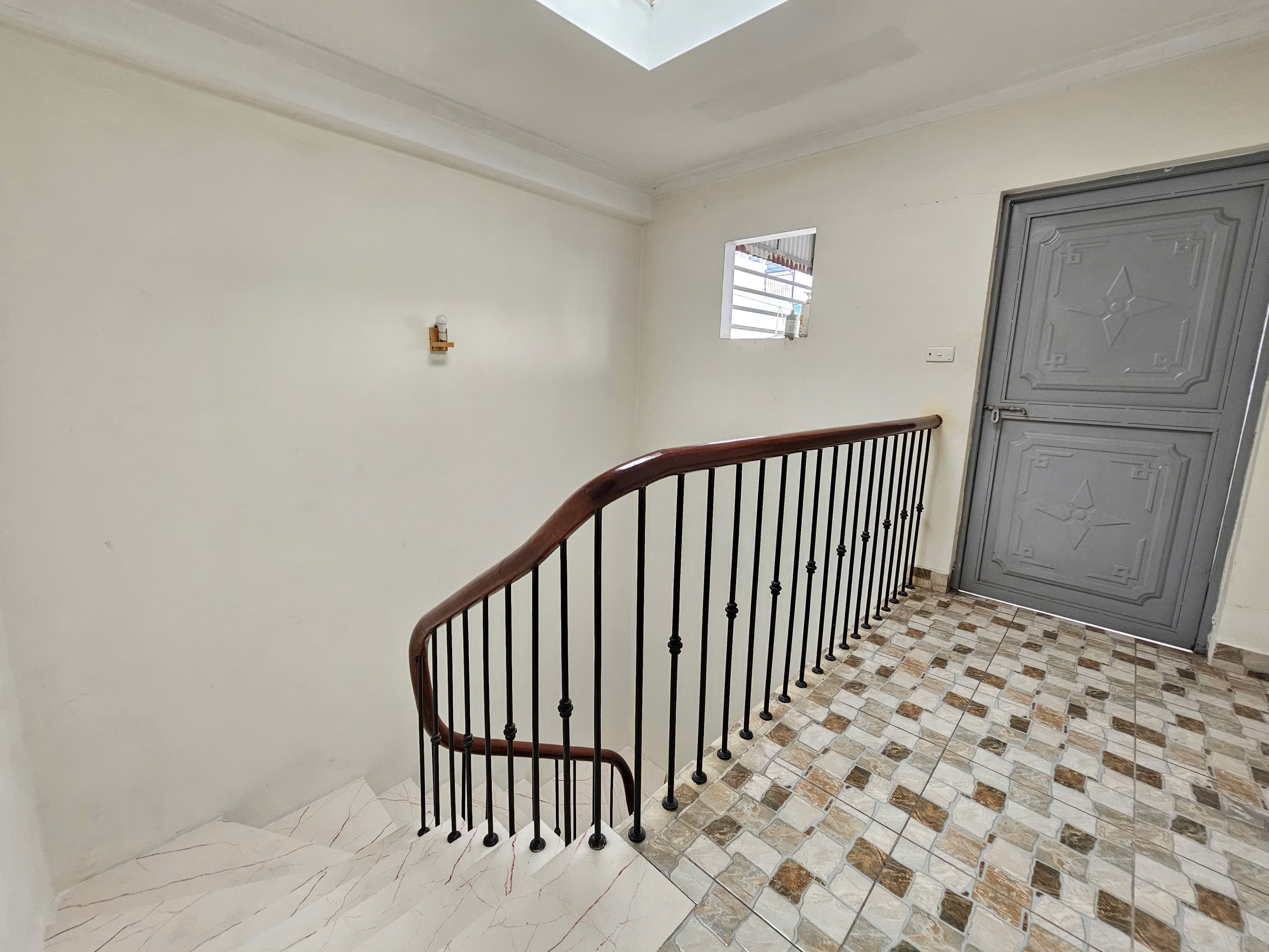 Bán nhà phân lô phố Cổ Linh, Thạch Bàn, 5 tầng, DT 40m2, MT 3.6m, 3PN, đường 11m