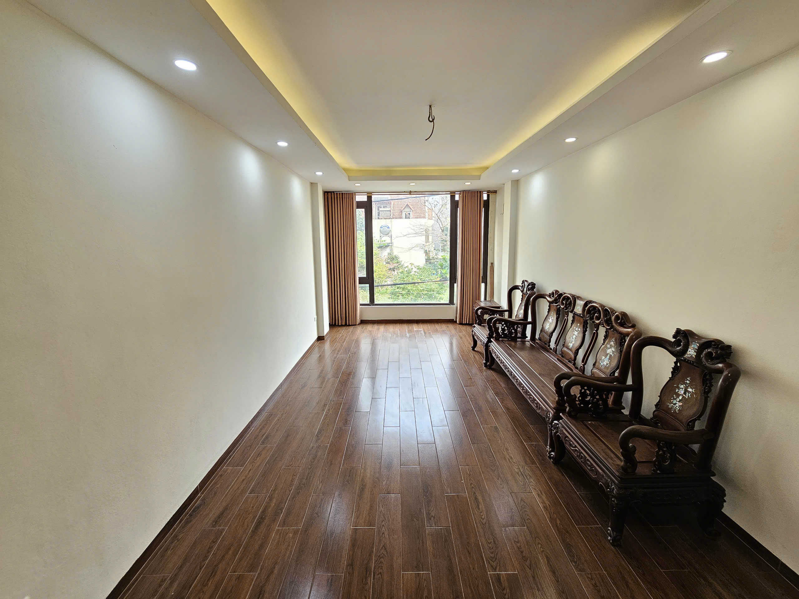 Bán nhà phân lô phố Cổ Linh, Thạch Bàn, 5 tầng, DT 40m2, MT 3.6m, 3PN, đường 11m