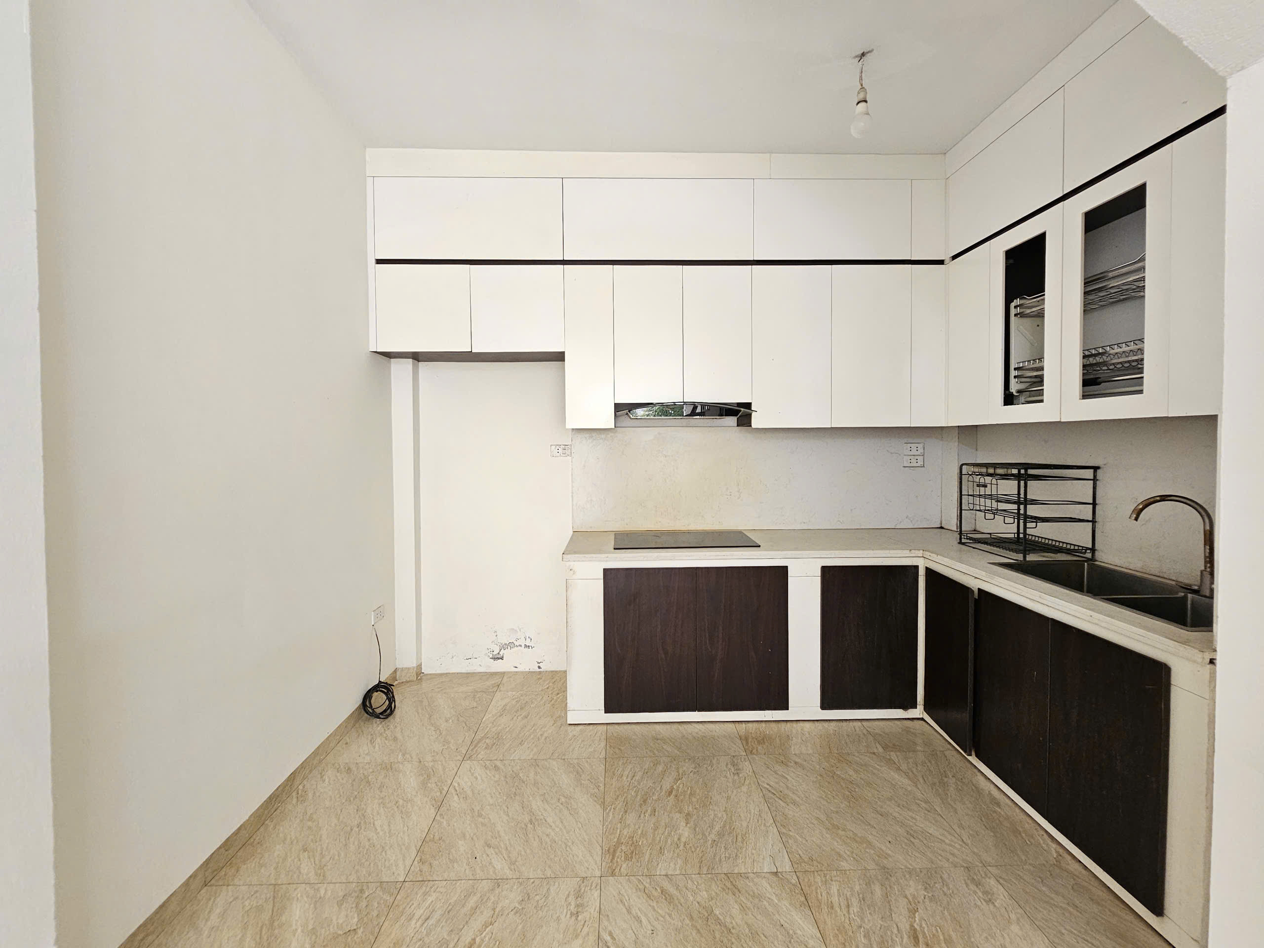 Bán nhà phân lô phố Cổ Linh, Thạch Bàn, 5 tầng, DT 40m2, MT 3.6m, 3PN, đường 11m