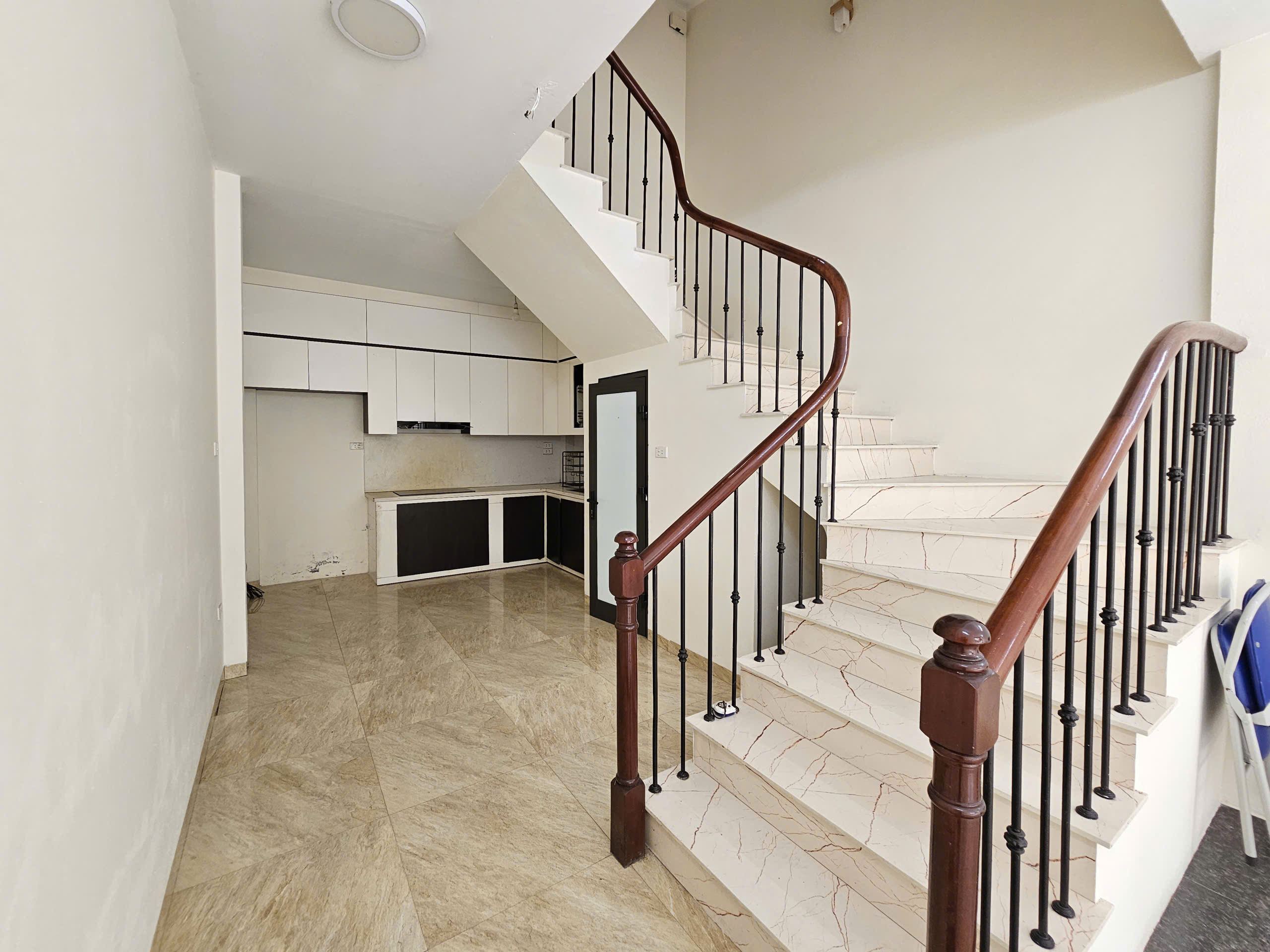 Bán nhà phân lô phố Cổ Linh, Thạch Bàn, 5 tầng, DT 40m2, MT 3.6m, 3PN, đường 11m