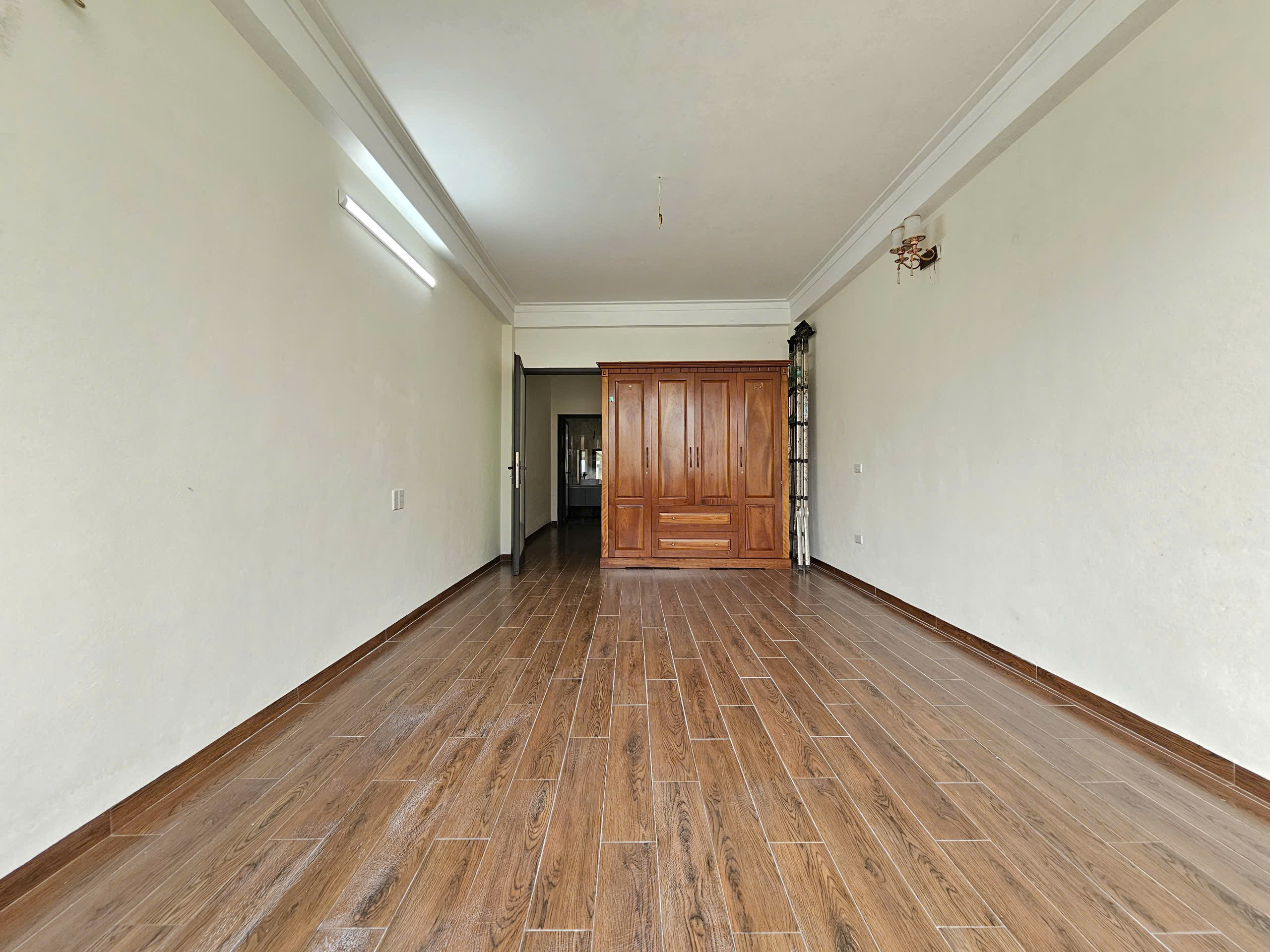 Bán nhà phân lô phố Cổ Linh, Thạch Bàn, 5 tầng, DT 40m2, MT 3.6m, 3PN, đường 11m