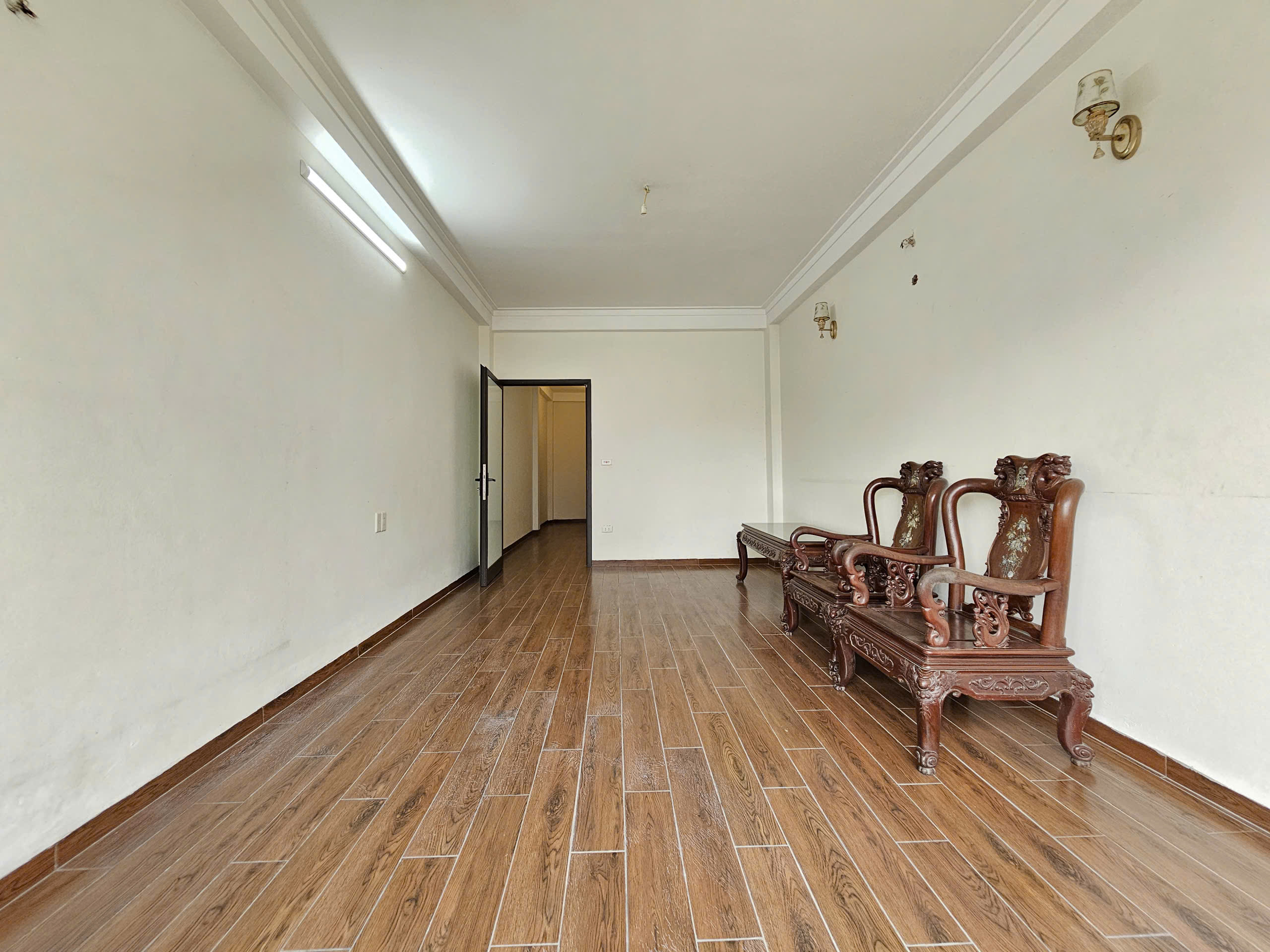 Bán nhà phân lô phố Cổ Linh, Thạch Bàn, 5 tầng, DT 40m2, MT 3.6m, 3PN, đường 11m