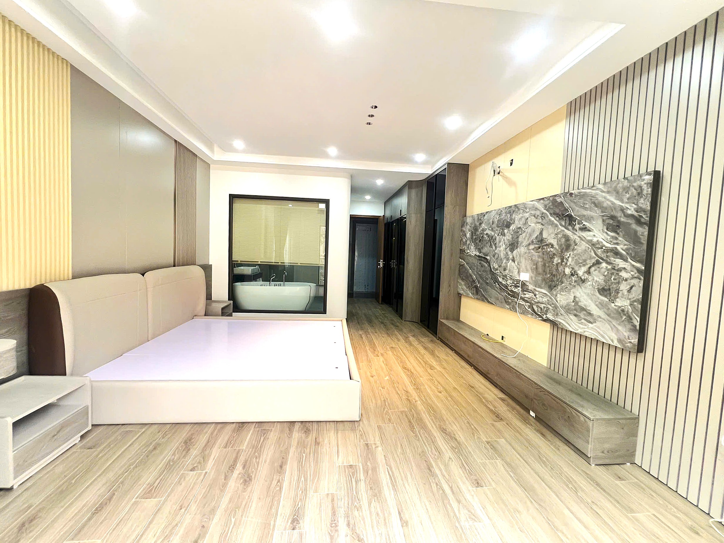 Bán nhà ngõ 541 phố Bát Khối, 6 tầng, DT 50m2, MT 4m, 3PN, full nội thất, thang máy, gara ô tô