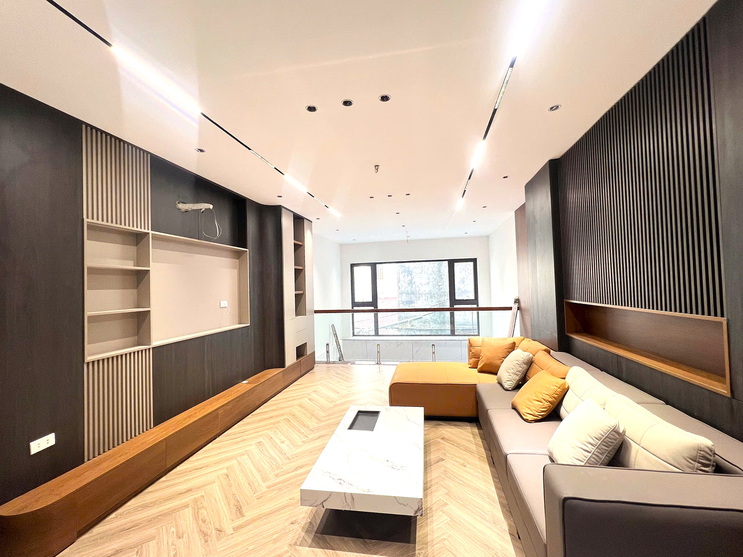 Bán nhà ngõ 541 phố Bát Khối, 6 tầng, DT 50m2, MT 4m, 3PN, full nội thất, thang máy, gara ô tô