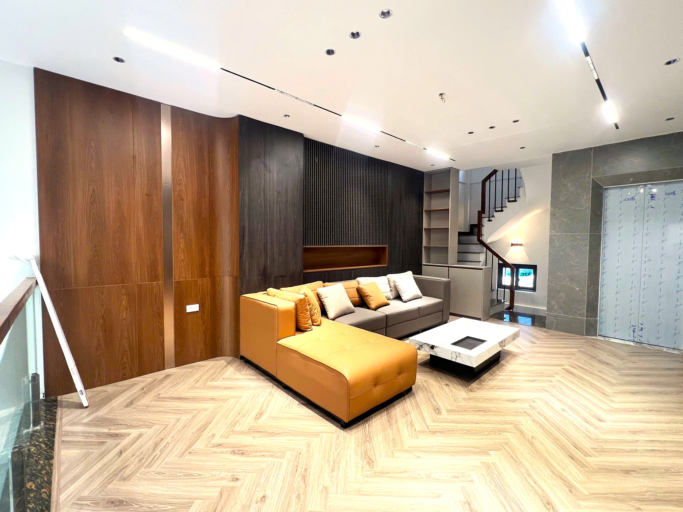 Bán nhà ngõ 541 phố Bát Khối, 6 tầng, DT 50m2, MT 4m, 3PN, full nội thất, thang máy, gara ô tô