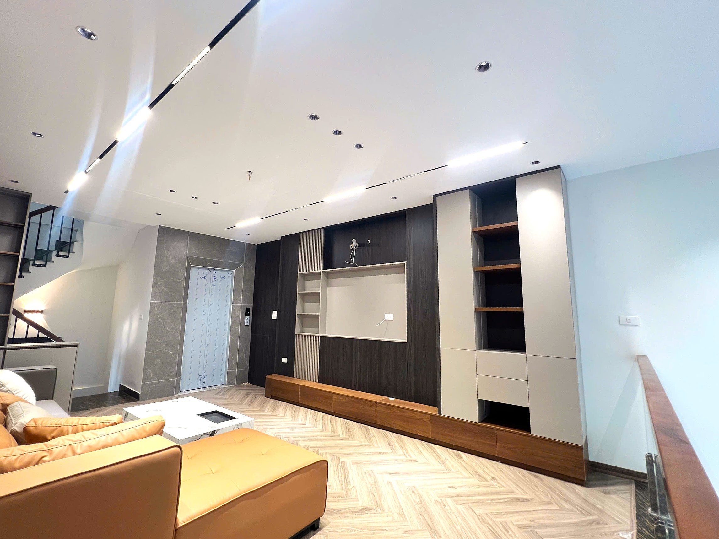 Bán nhà ngõ 541 phố Bát Khối, 6 tầng, DT 50m2, MT 4m, 3PN, full nội thất, thang máy, gara ô tô