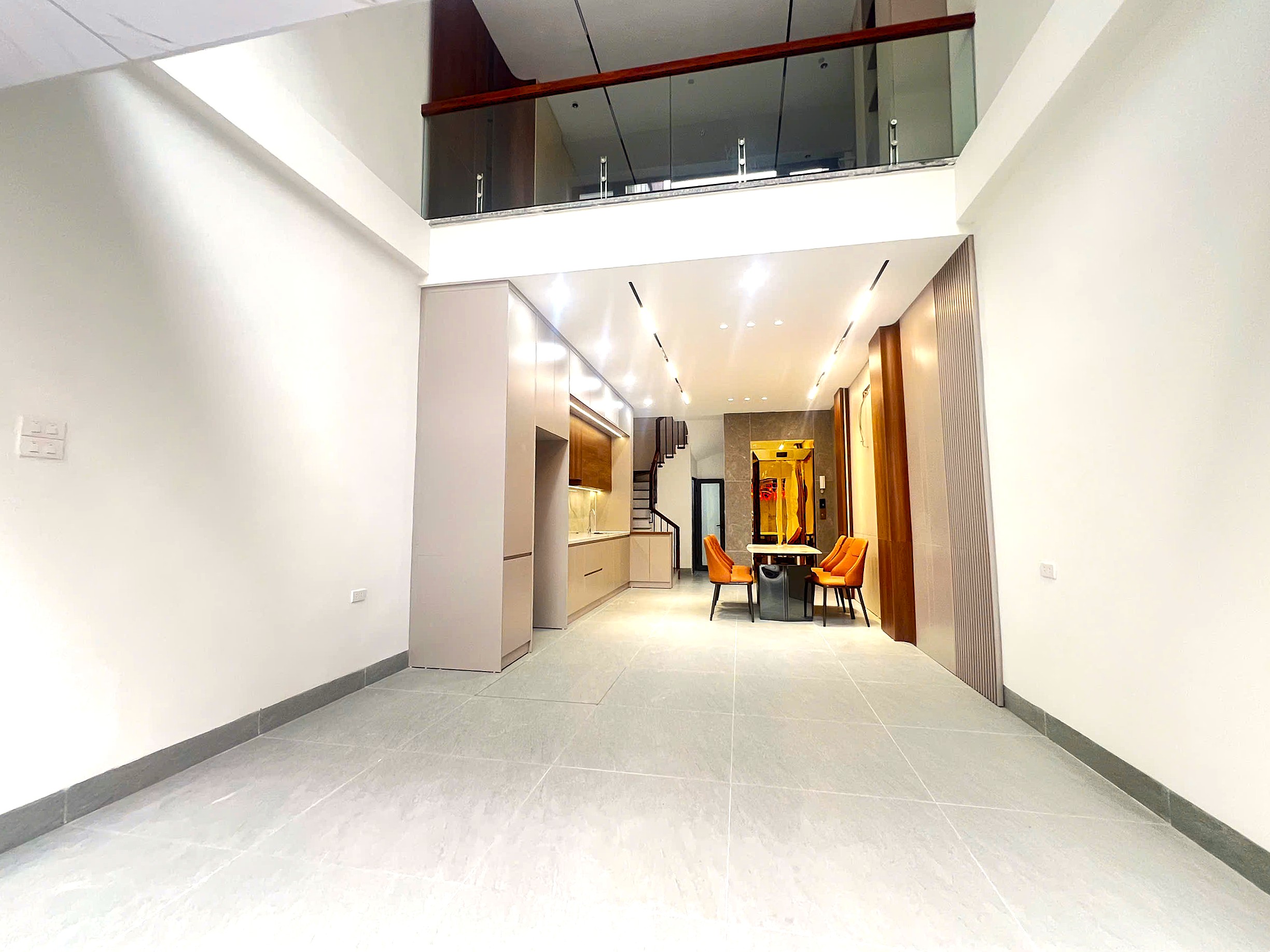 Bán nhà ngõ 541 phố Bát Khối, 6 tầng, DT 50m2, MT 4m, 3PN, full nội thất, thang máy, gara ô tô