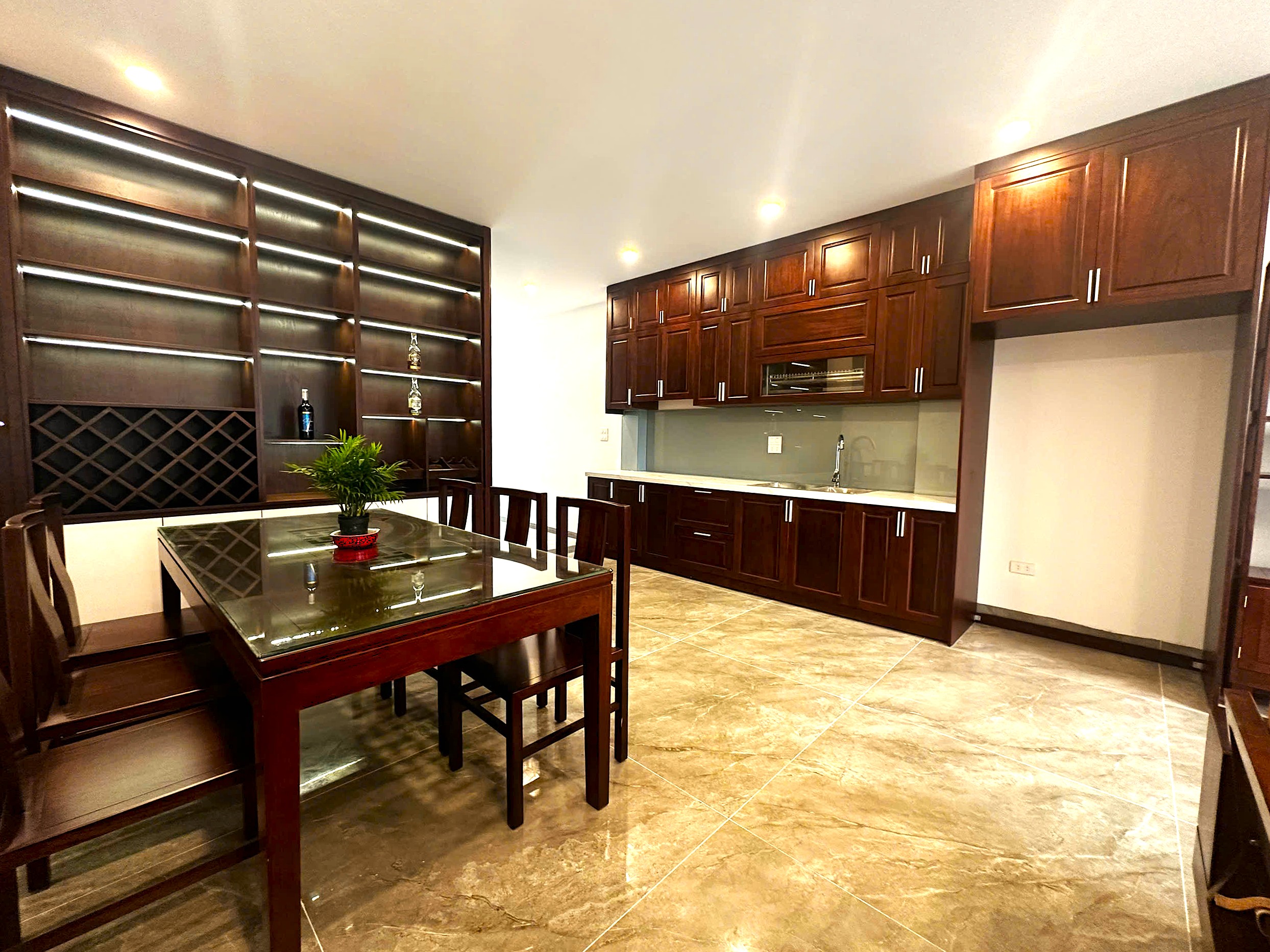 Bán nhà phố Lâm Hạ, Bồ Đề, 7 tầng, DT 68m2, MT 5m, 4PN, full nội thất, có thang máy, gara ô tô