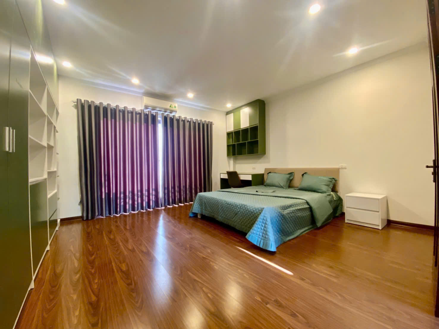 Bán nhà phố Thạch Bàn, nhà 6 tầng, DT 42m2, MT 5m, 3PN, Full nội thất, SĐCC, 2026