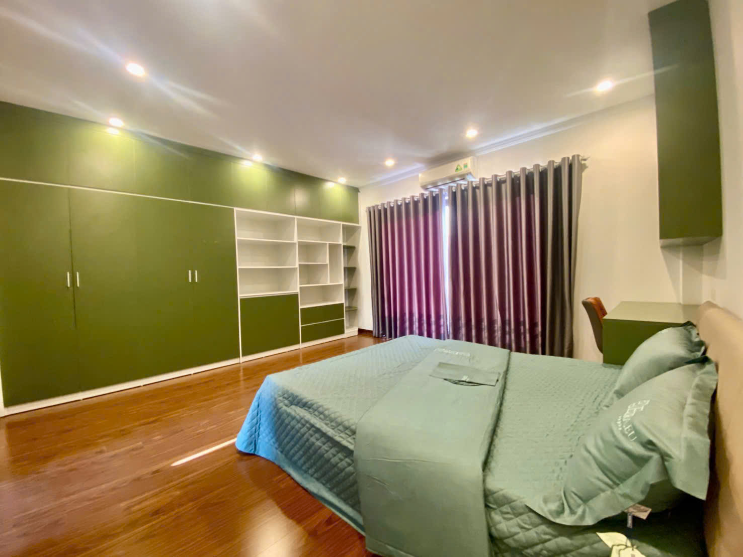 Bán nhà phố Thạch Bàn, nhà 6 tầng, DT 42m2, MT 5m, 3PN, Full nội thất, SĐCC, 2026