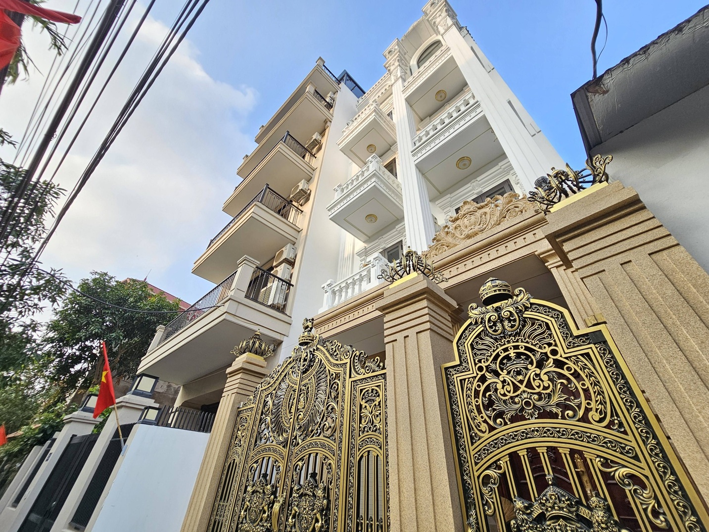 Bán nhà phố Việt Hưng, gần Vinhomes, 6 tầng, DT 100m2, MT 6m, có thang máy, gara