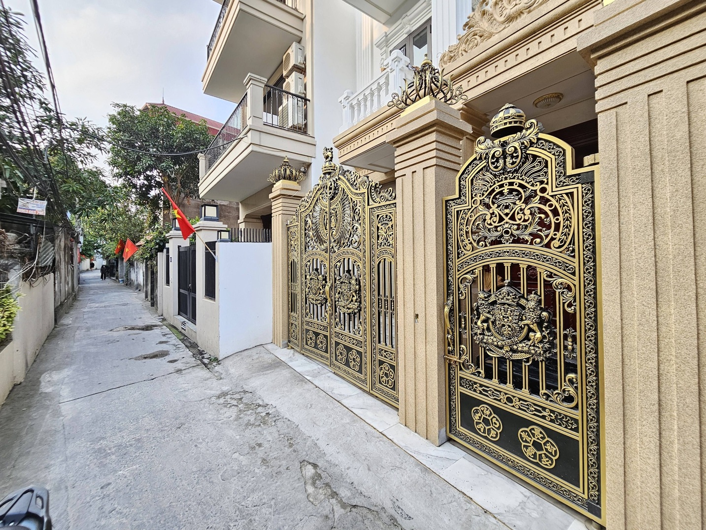 Bán nhà phố Việt Hưng, gần Vinhomes, 6 tầng, DT 100m2, MT 6m, có thang máy, gara