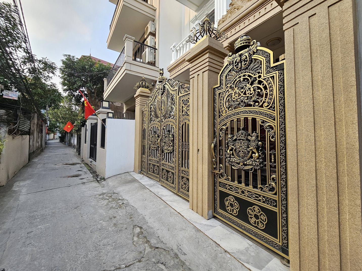 Bán nhà phố Việt Hưng, gần Vinhomes, 6 tầng, DT 100m2, MT 6m, có thang máy, gara