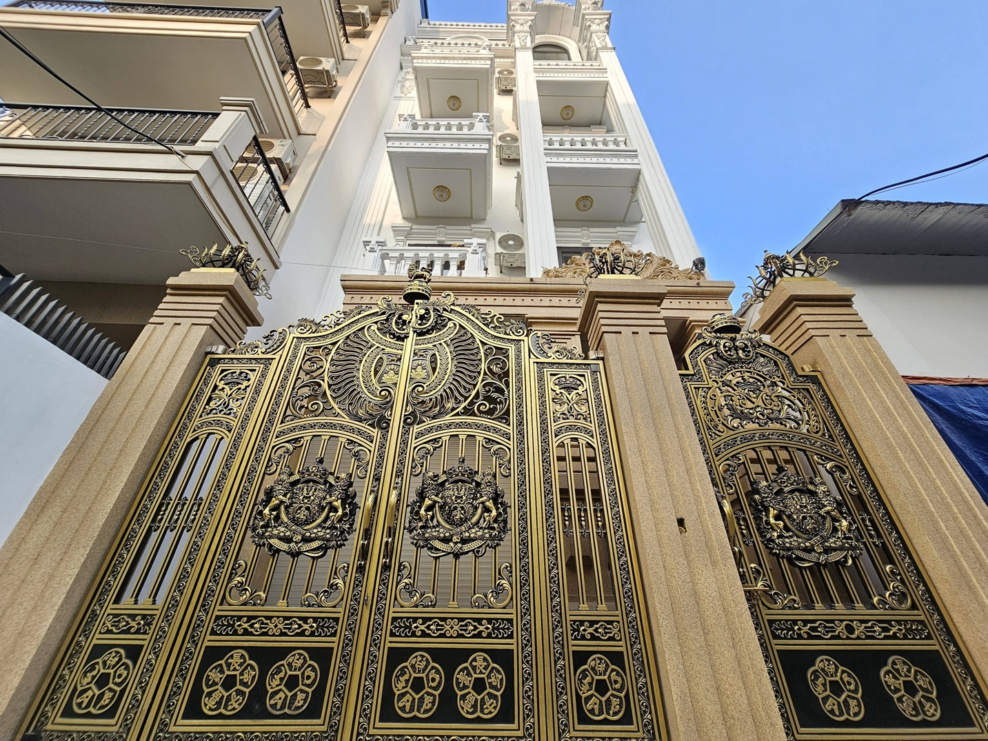 Bán nhà phố Việt Hưng, gần Vinhomes, 6 tầng, DT 100m2, MT 6m, có thang máy, gara