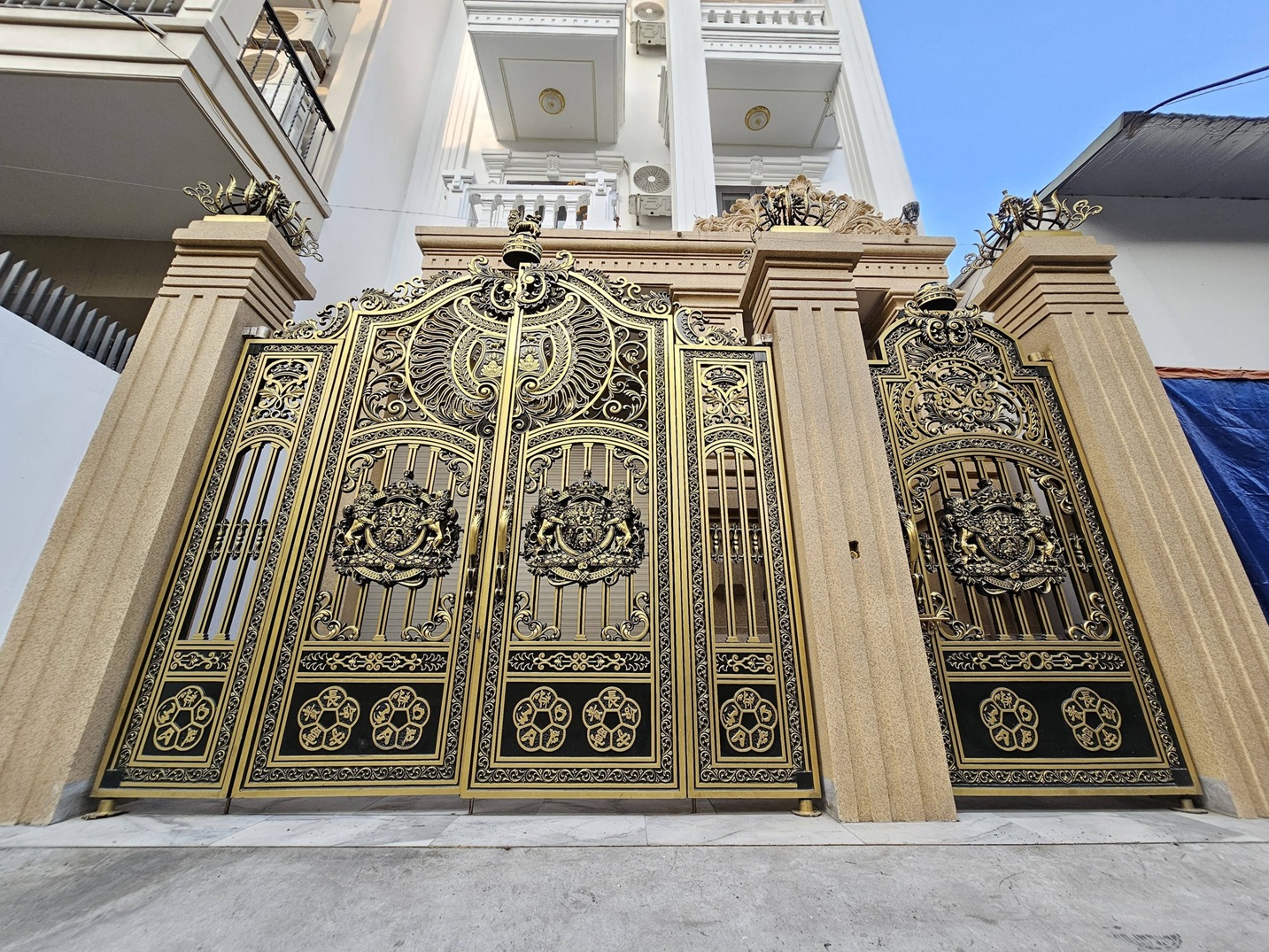 Bán nhà phố Việt Hưng, gần Vinhomes, 6 tầng, DT 100m2, MT 6m, có thang máy, gara