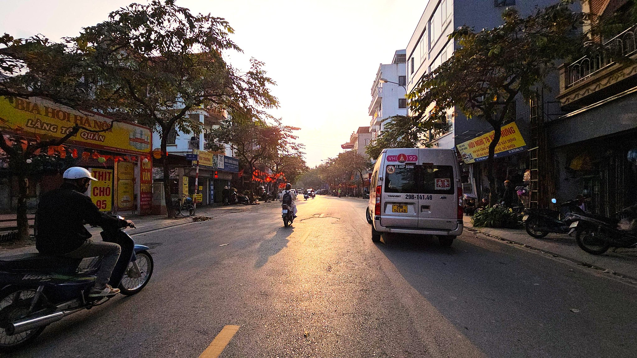 Bán nhà phố Việt Hưng, gần Vinhomes, 6 tầng, DT 100m2, MT 6m, có thang máy, gara