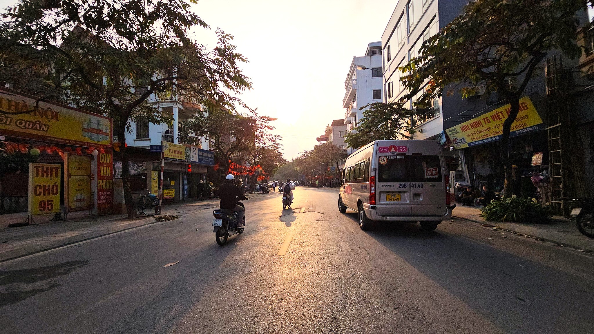 Bán nhà phố Việt Hưng, gần Vinhomes, 6 tầng, DT 100m2, MT 6m, có thang máy, gara