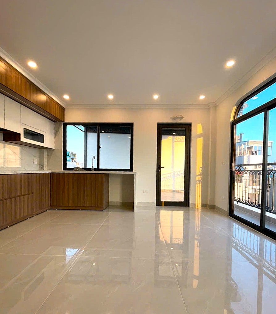 Bán nhà phân lô Ngõ 95 Vũ Xuân Thiều, 7 tầng, DT 58m2, MT 10m, 3PN, thang máy, gara ô tô