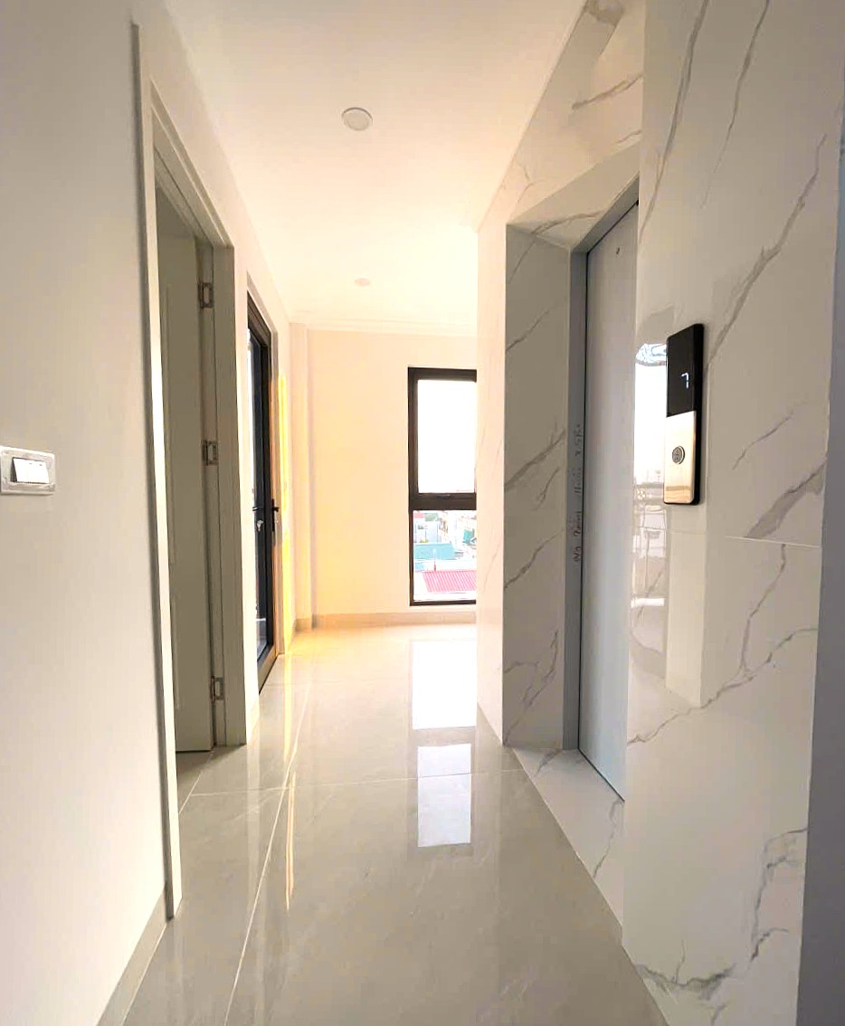 Bán nhà phân lô Ngõ 95 Vũ Xuân Thiều, 7 tầng, DT 58m2, MT 10m, 3PN, thang máy, gara ô tô