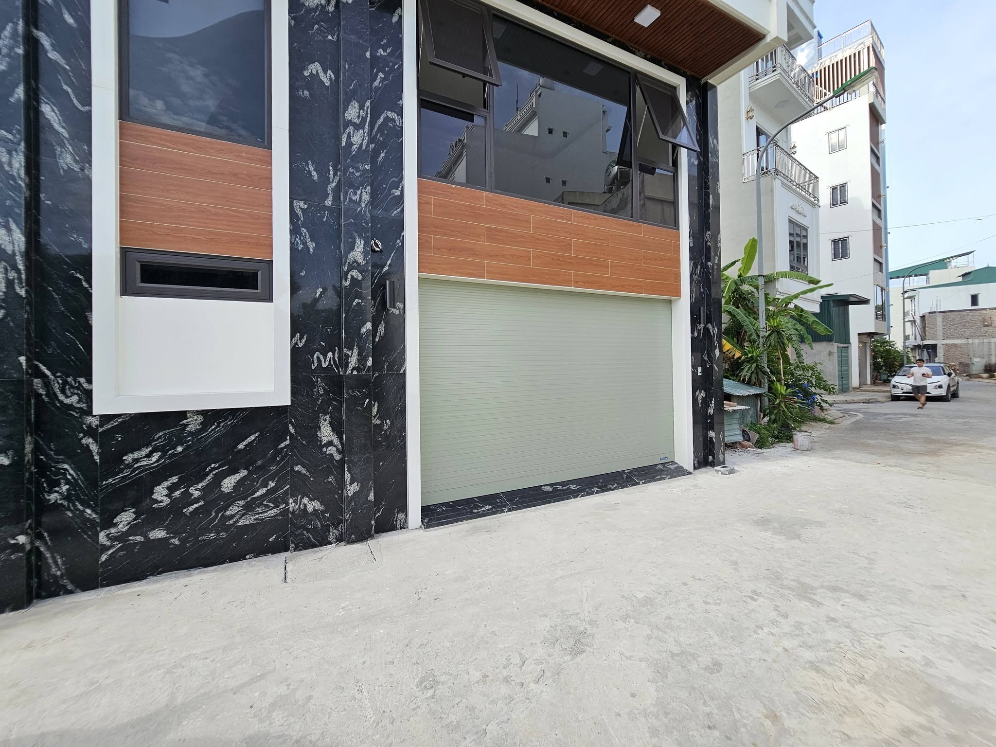 Bán nhà phố Xuân Đỗ, gần Hồ Cự Khối mới, 7 tầng, DT 45m2, MT 7.5m, có thang máy, gara ô tô