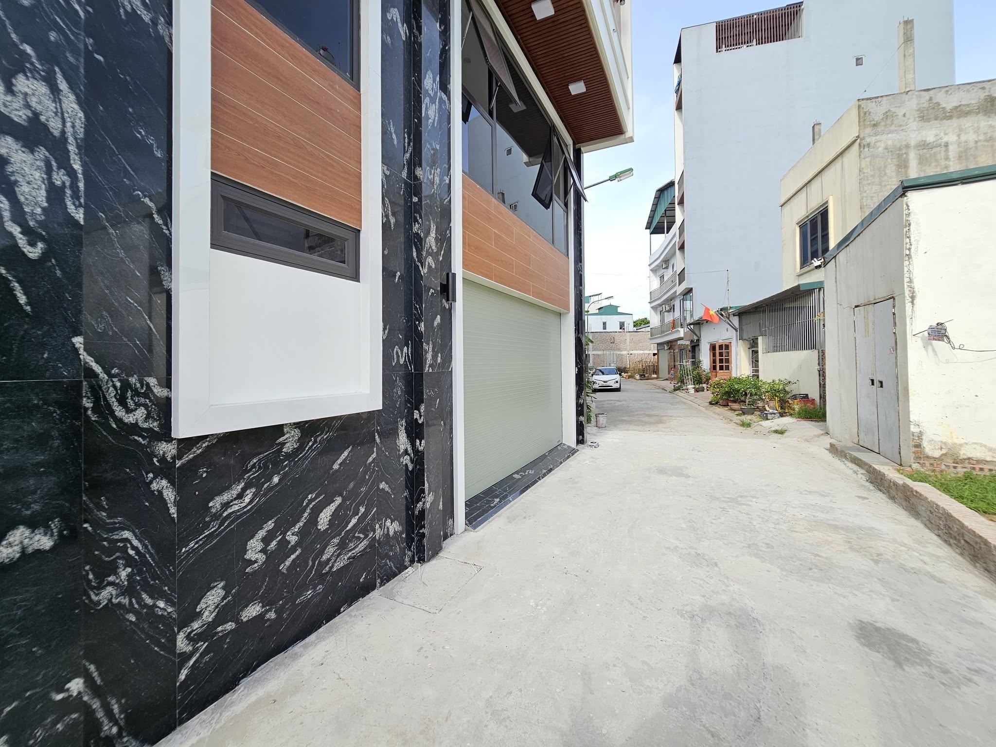 Bán nhà phố Xuân Đỗ, gần Hồ Cự Khối mới, 7 tầng, DT 45m2, MT 7.5m, có thang máy, gara ô tô