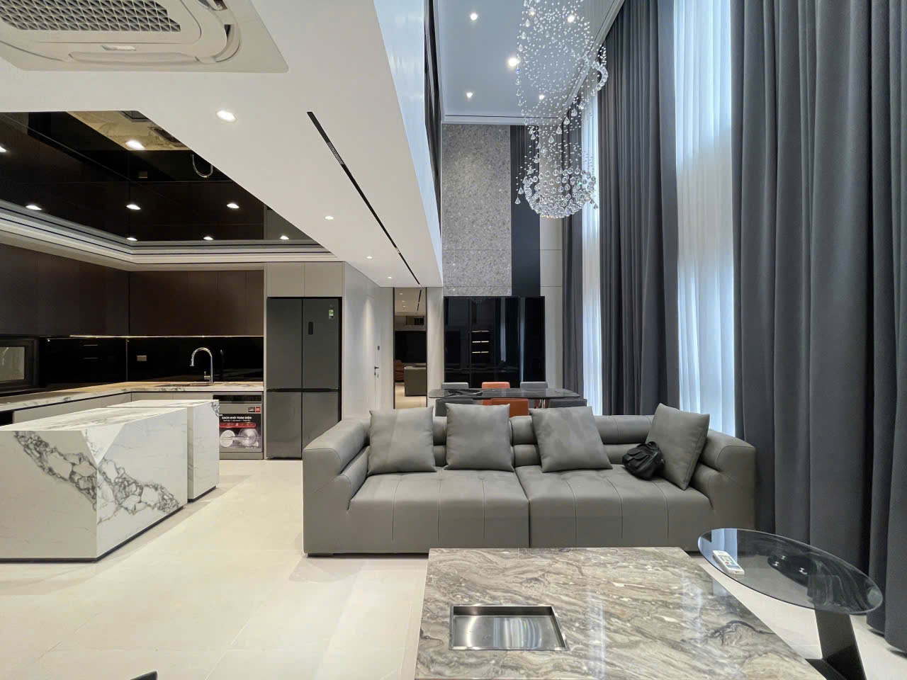 Bán nhà phố Bát Khối, Cự Khối, 7 tầng, DT 58m2, MT 7.6m, 5PN, có thang máy, gara 2 ô tô