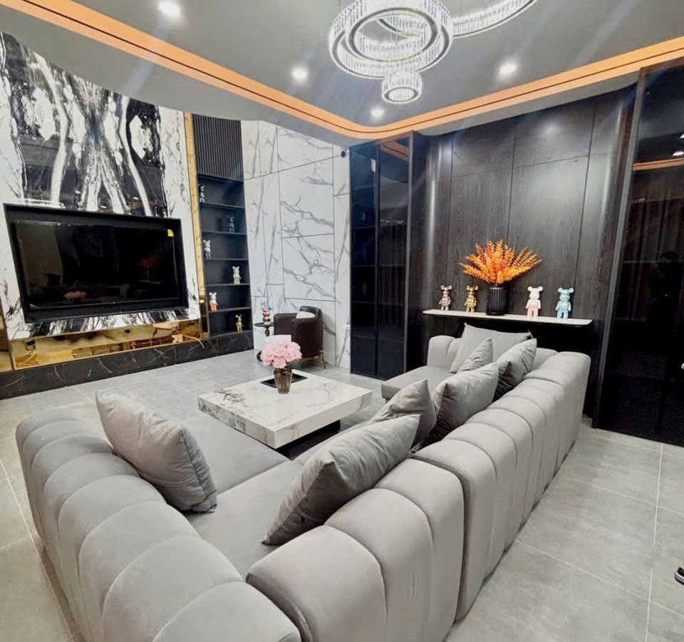 Bán nhà Ngõ 201 Phúc Lợi, 6 tầng, DT 50m2, MT 8.5m, 4PN, Full nội thất, có thang máy