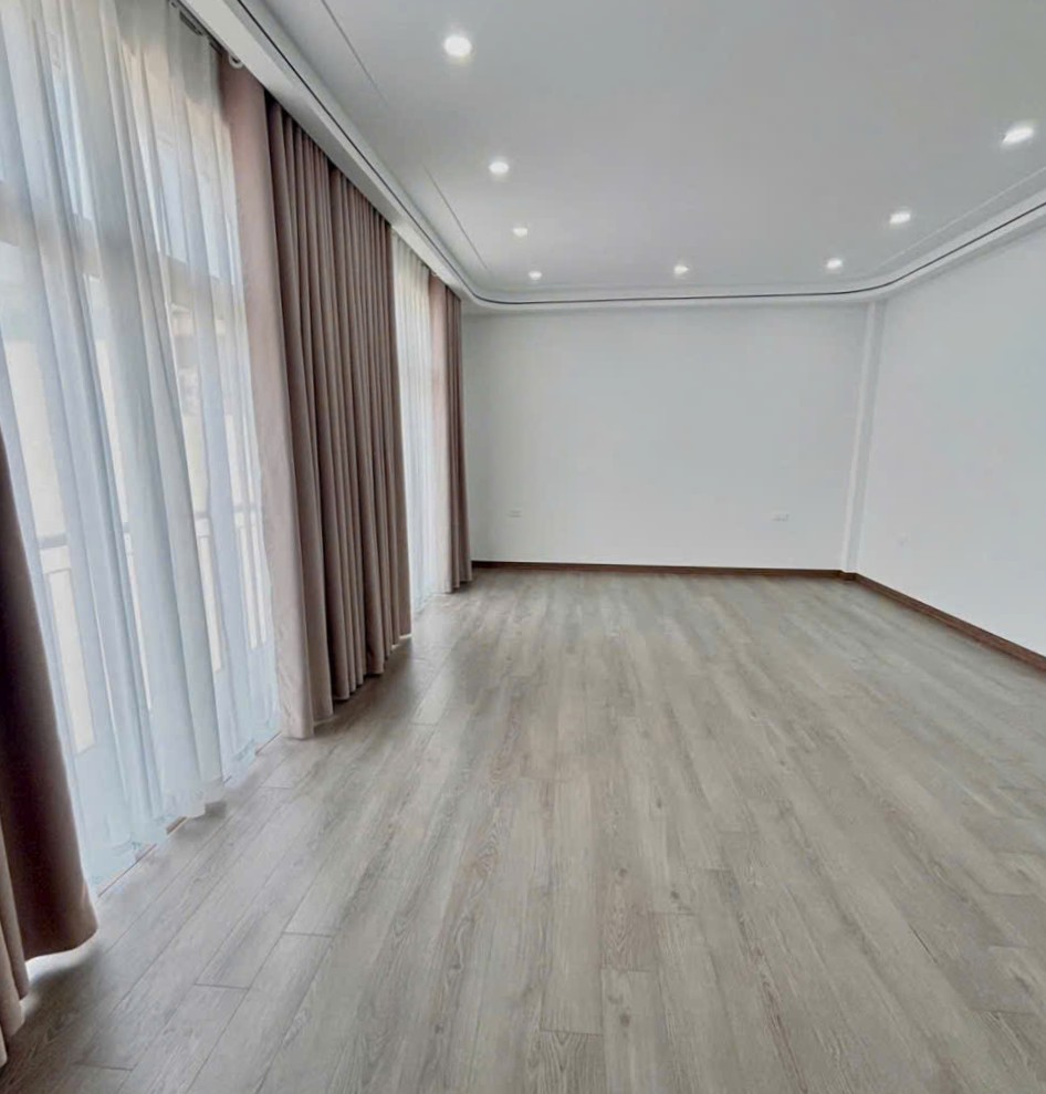 Bán nhà Ngõ 201 Phúc Lợi, 6 tầng, DT 50m2, MT 8.5m, 4PN, Full nội thất, có thang máy