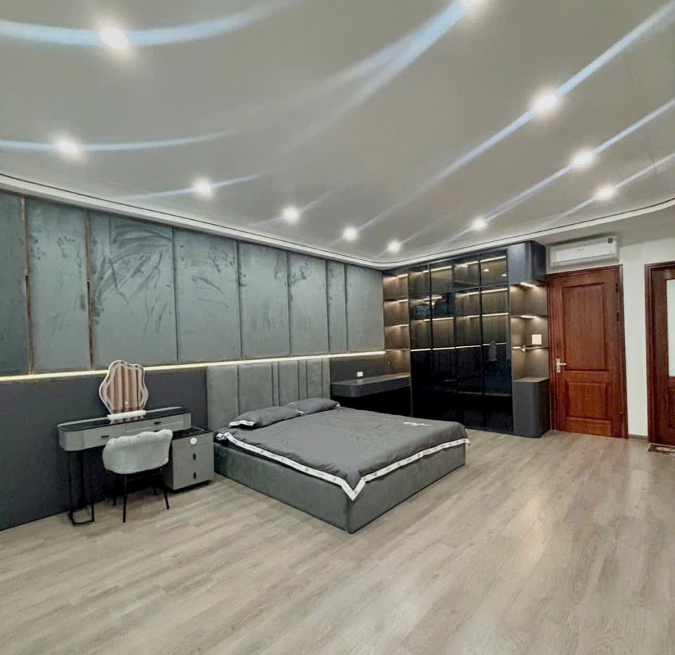 Bán nhà Ngõ 201 Phúc Lợi, 6 tầng, DT 50m2, MT 8.5m, 4PN, Full nội thất, có thang máy