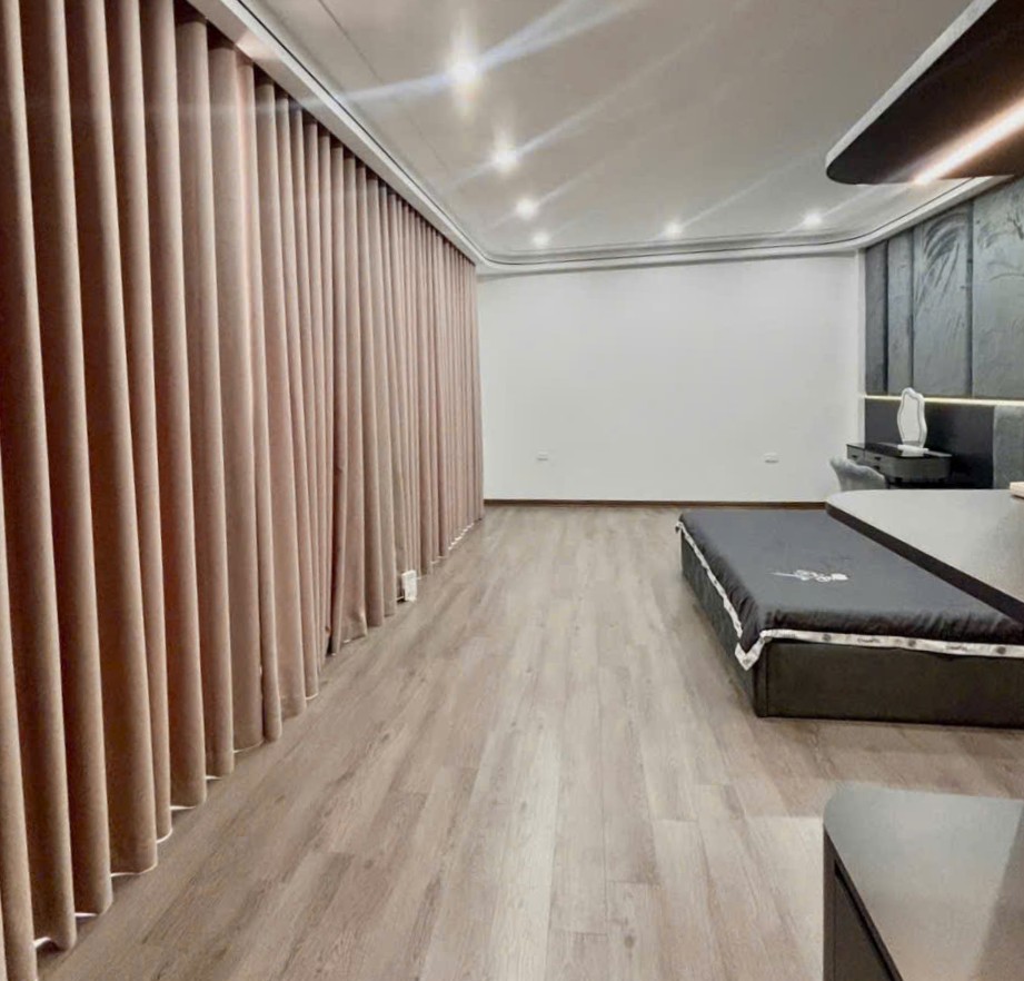 Bán nhà Ngõ 201 Phúc Lợi, 6 tầng, DT 50m2, MT 8.5m, 4PN, Full nội thất, có thang máy