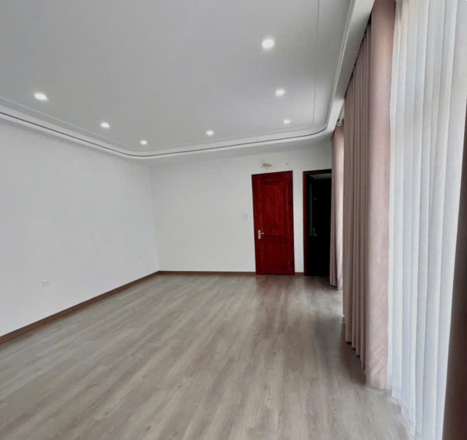 Bán nhà Ngõ 201 Phúc Lợi, 6 tầng, DT 50m2, MT 8.5m, 4PN, Full nội thất, có thang máy