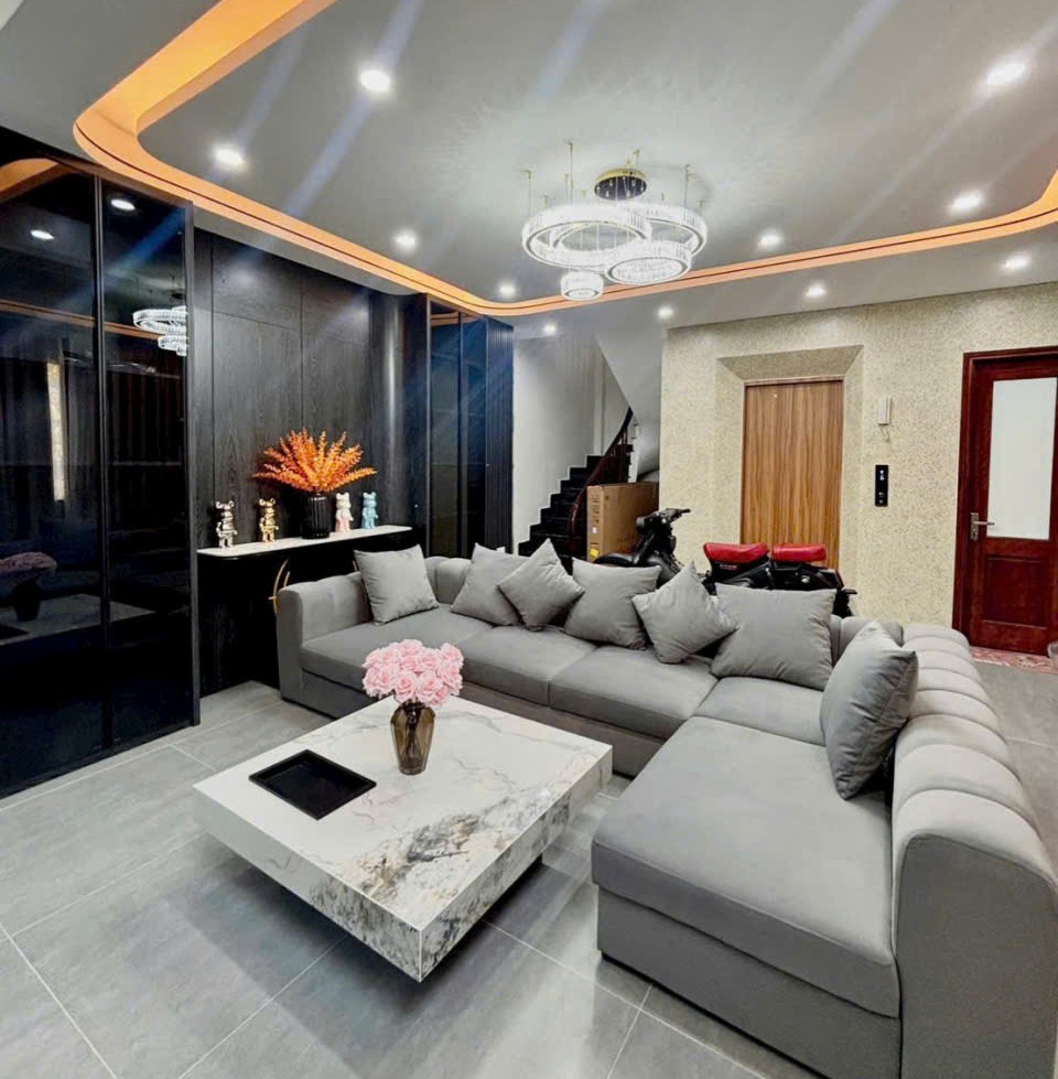 Bán nhà Ngõ 201 Phúc Lợi, 6 tầng, DT 50m2, MT 8.5m, 4PN, Full nội thất, có thang máy