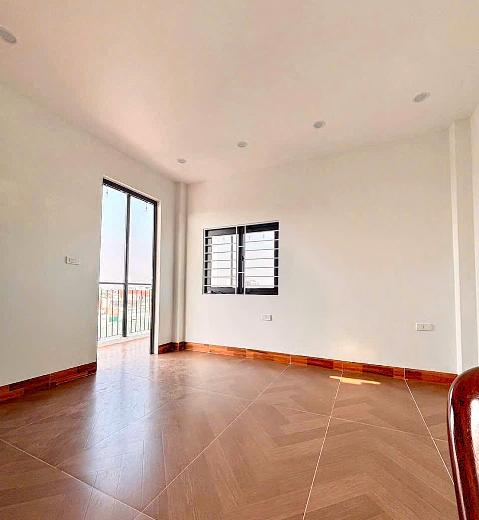 Bán nhà Ngõ 201 Phúc Lợi, 6 tầng, DT 50m2, MT 8.5m, 4PN, Full nội thất, có thang máy