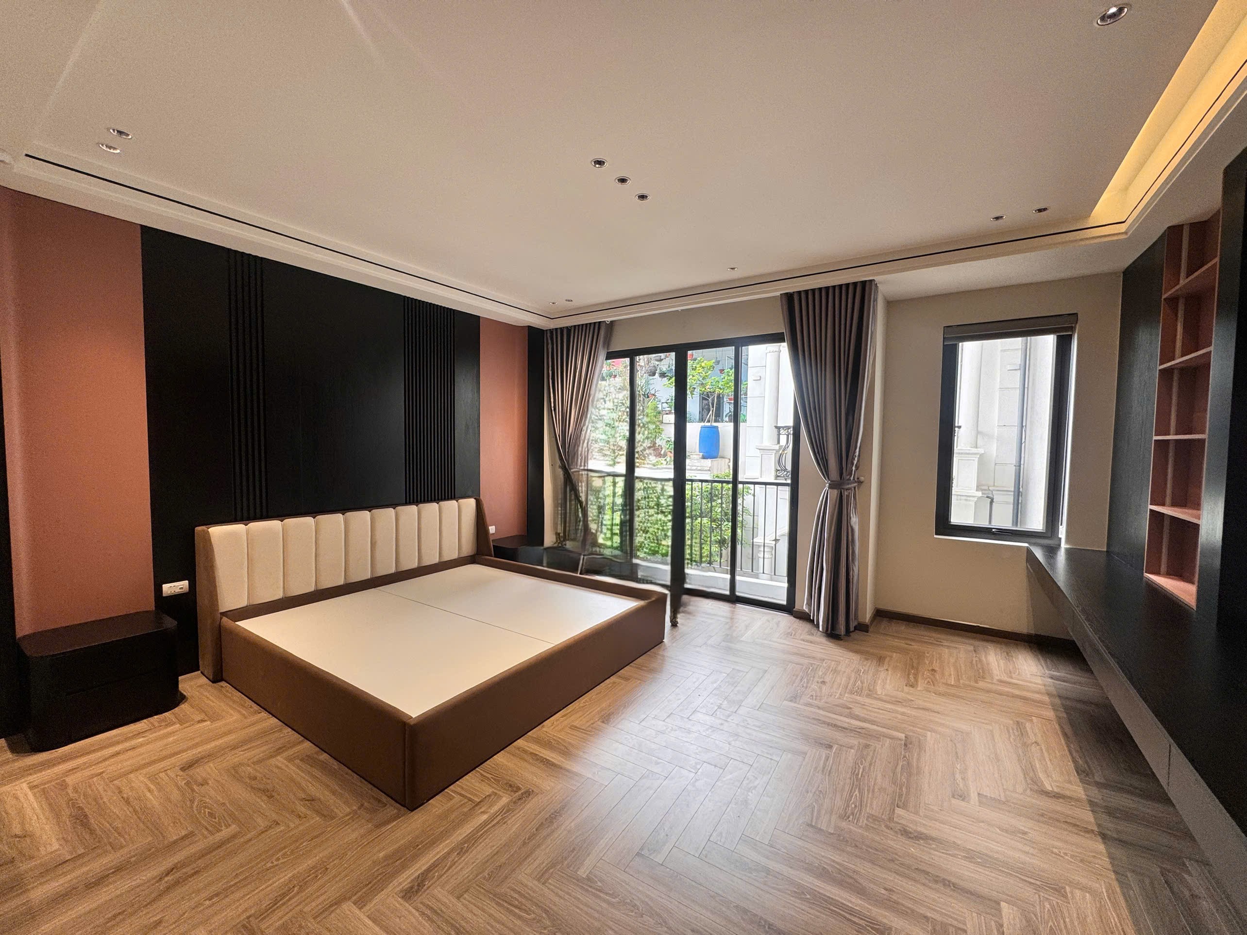 Bán nhà phố Nguyễn Thời Trung, Thạch Bàn, 7 tầng, DT 50m2, MT 5.2m, 4PN, FULL nội thất