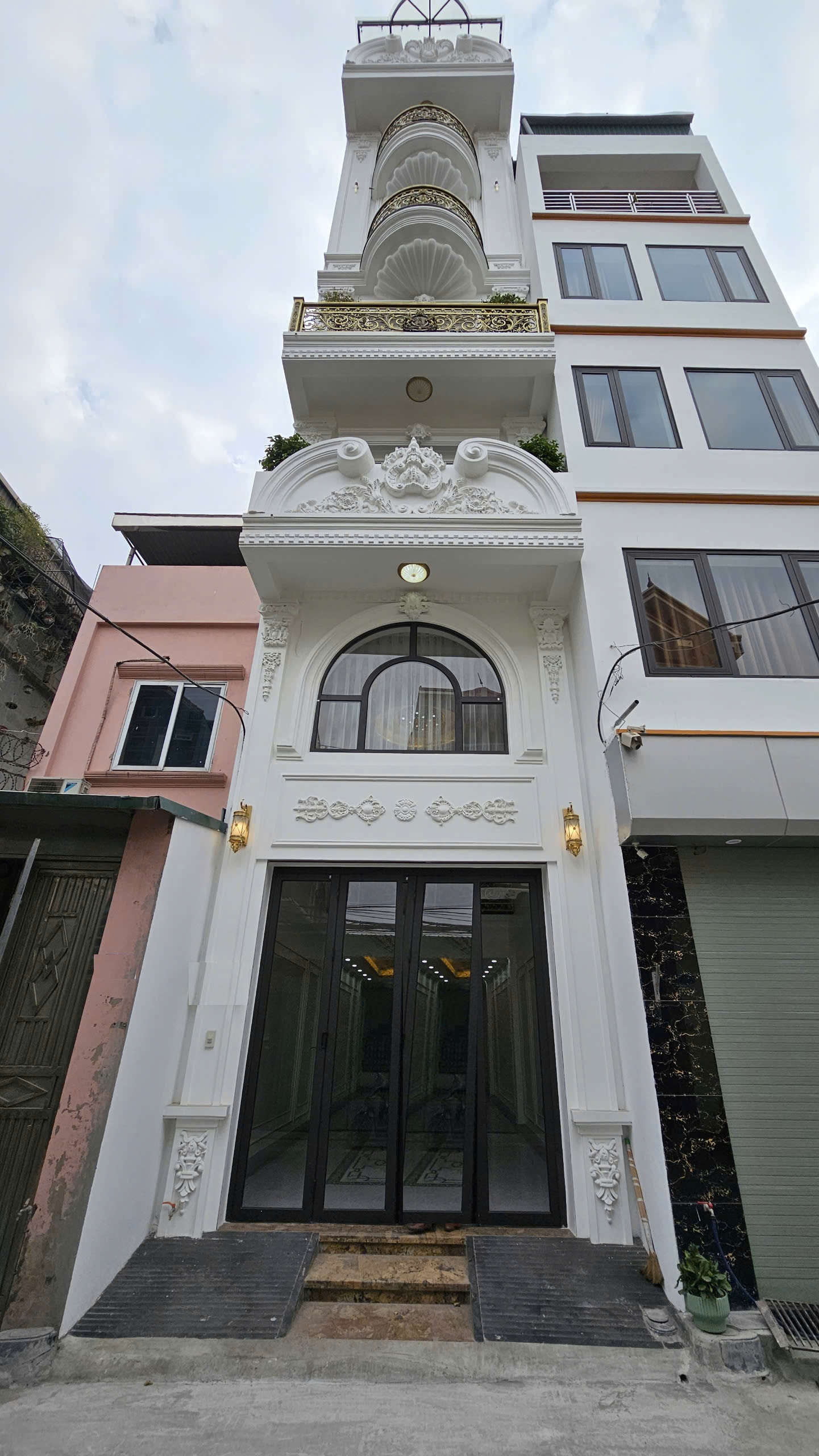 Bán nhà mặt ngõ phố Nguyễn Lam, gần Vinschool, 7 tầng, DT 65m2, MT 3.8m, 2025