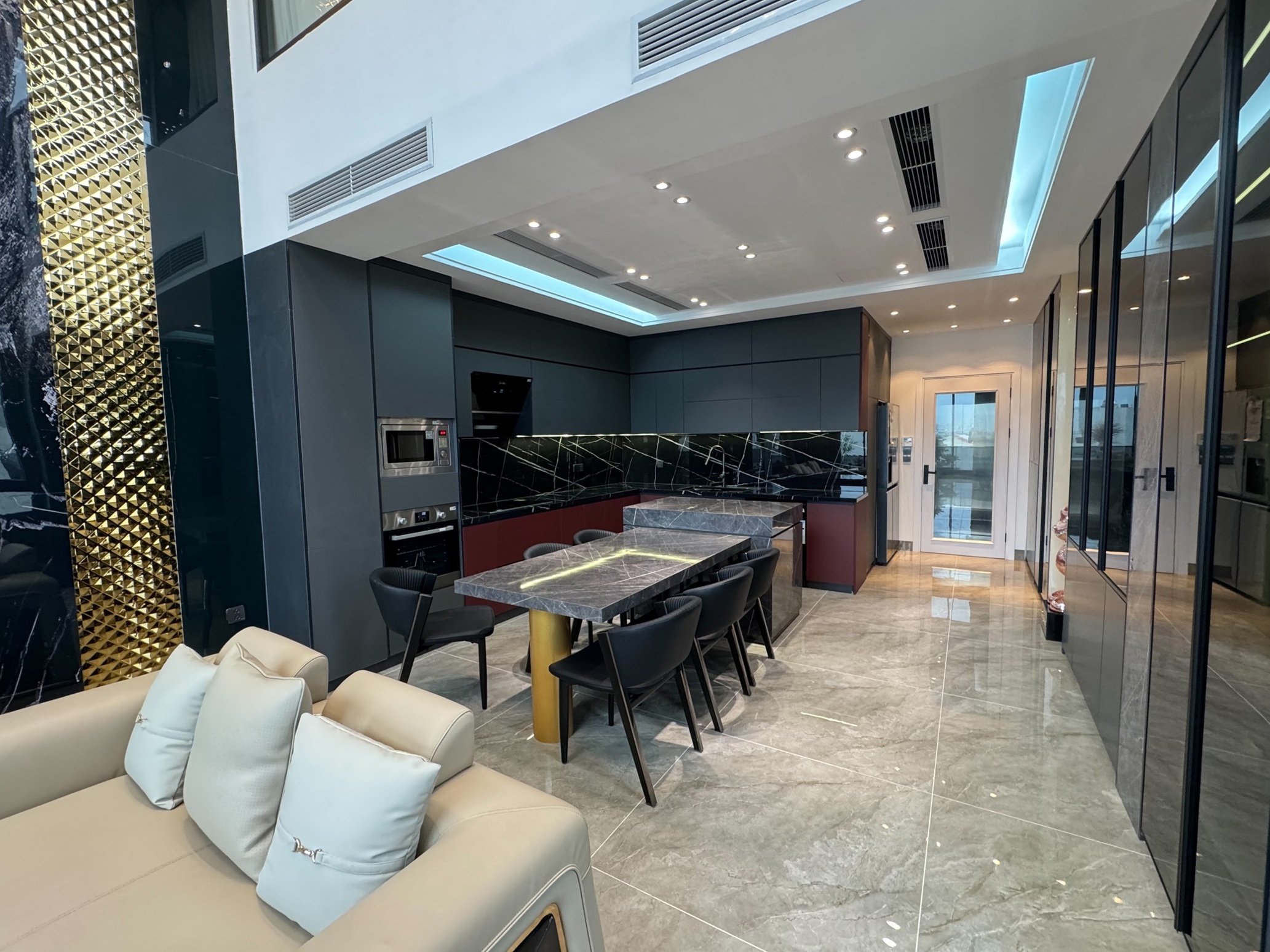 Bán nhà mặt ngõ Nguyễn Thời Trung, Thạch Bàn, 8 tầng, DT 90m2, MT 5m, 5PN, full nội thất