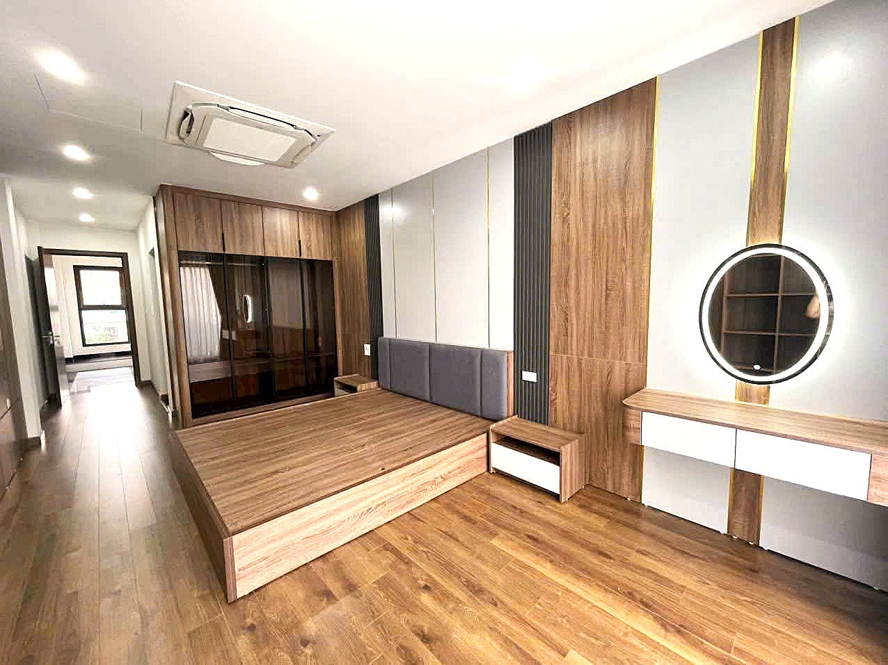 Bán nhà Ngõ 604 Ngọc Thụy, 6 tầng, DT 47m2, MT 3.4m, 3PN, thang máy, gara 2 ô tô