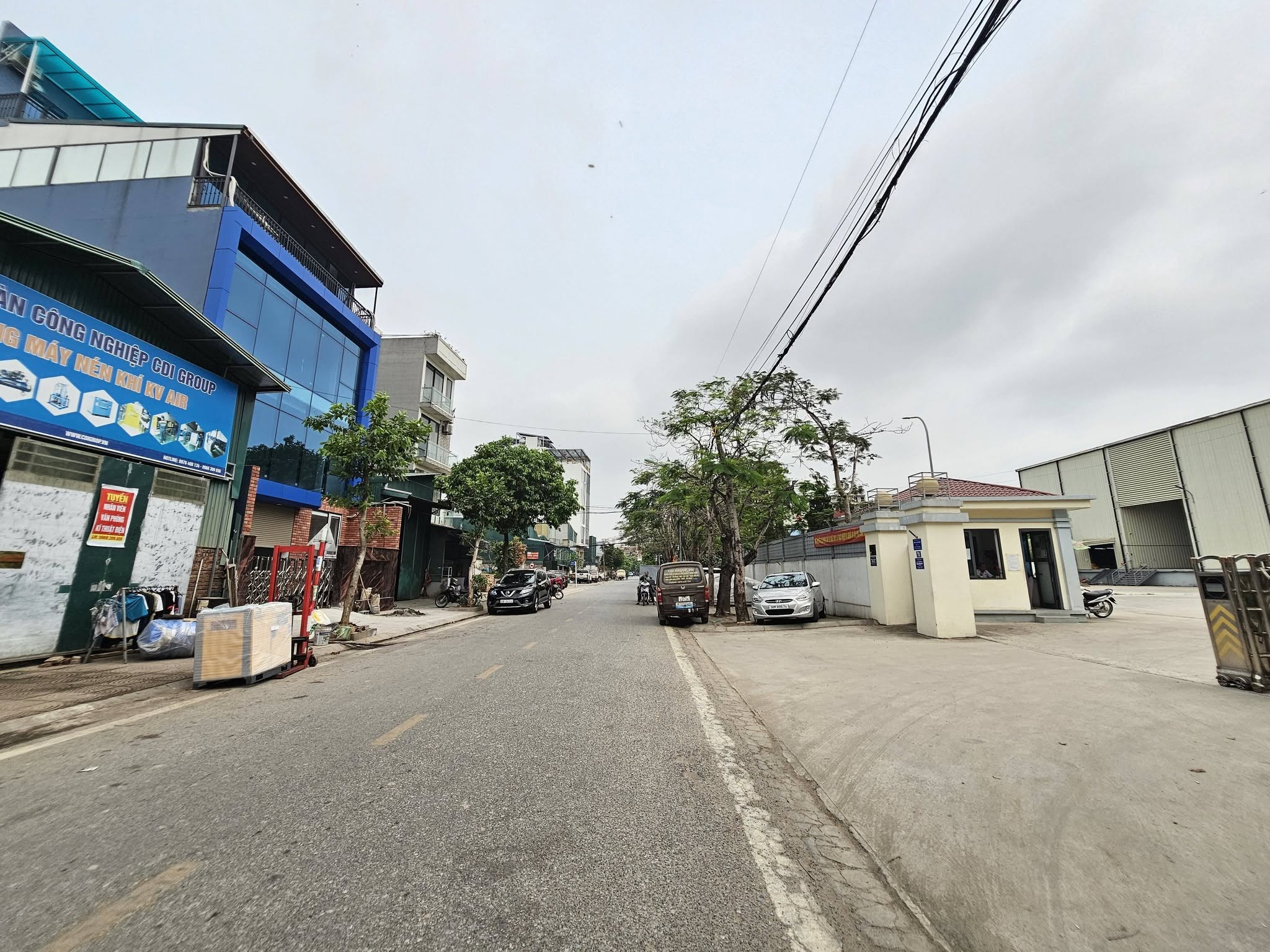 Bán đất mặt phố Hoa Động, Cự Khối, 81m2, MT 5.5m, đường 13.5m, tiện kinh doanh, VP cty