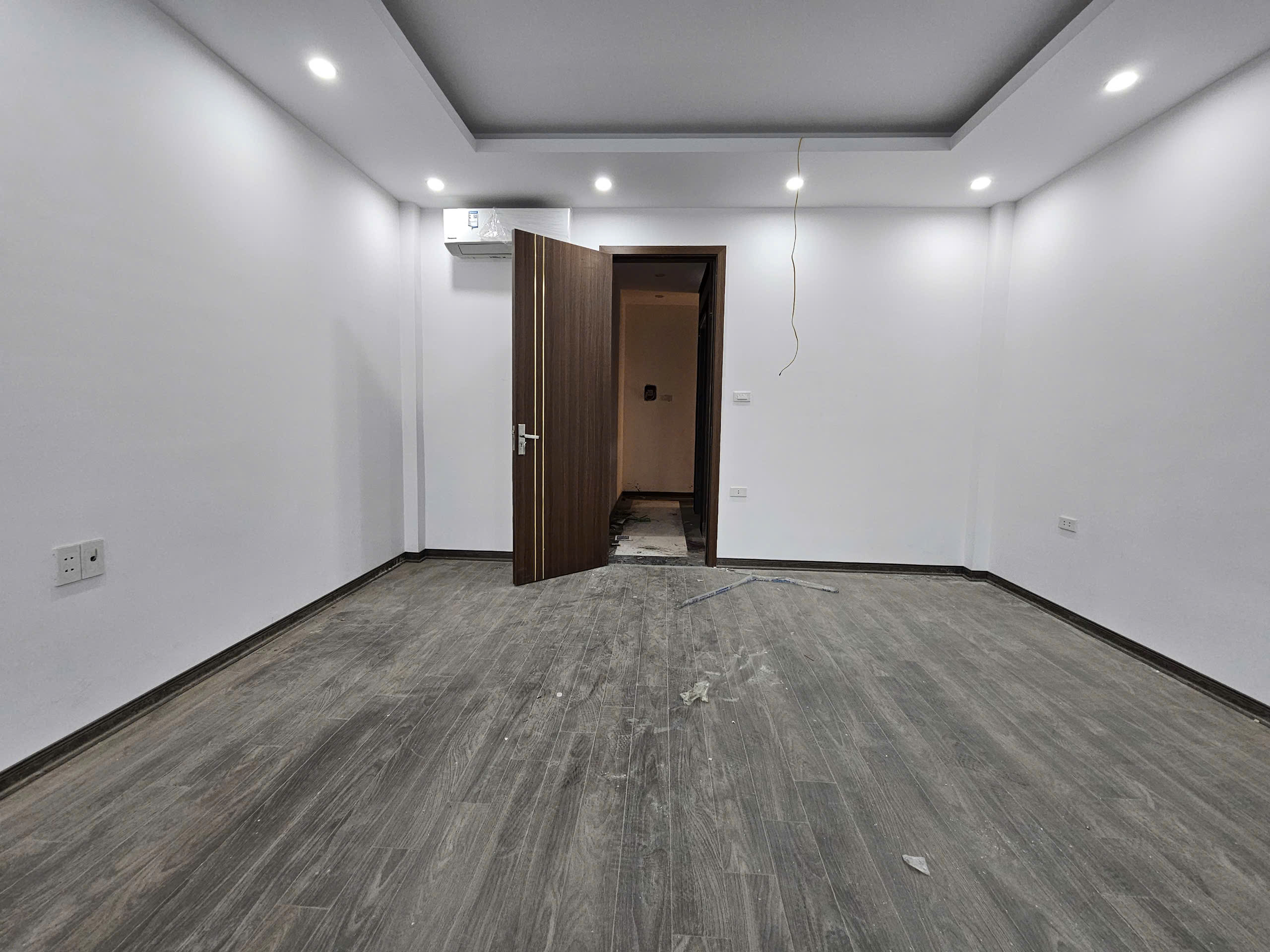 Bán nhà phố Thạch Bàn, Nhà 6 tầng, DT 39m2, MT 4.5m, 3PN, full nội thất, có thang máy, 2025