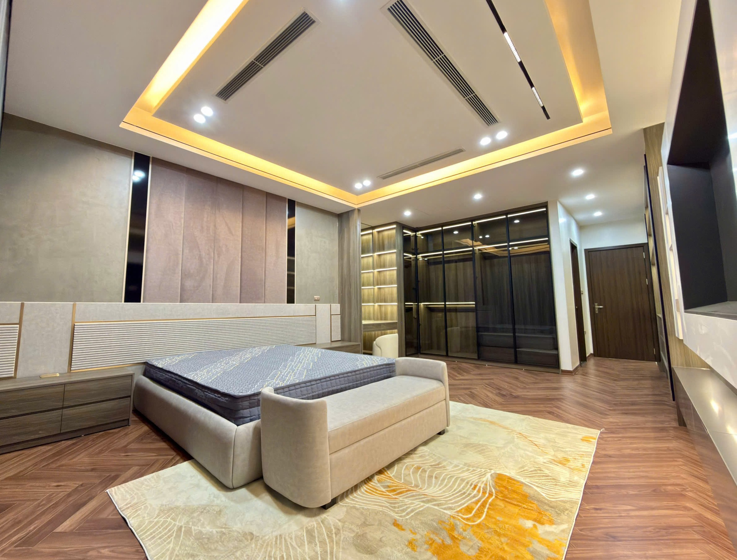 Bán nhà phố Nguyễn Văn Cừ, Gia Thụy, 7 tầng, DT 60m2, MT 4,7m, 4PN, full nội thất