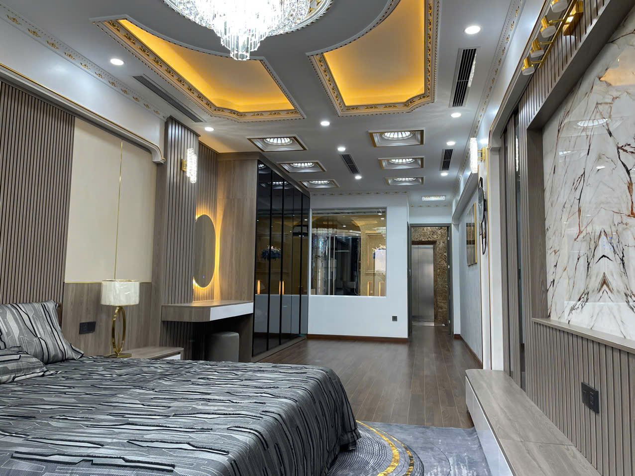 Bán nhà mặt ngõ phố Nguyễn Lam, gần Vinschool, 7 tầng, DT 65m2, MT 3.8m, 2025