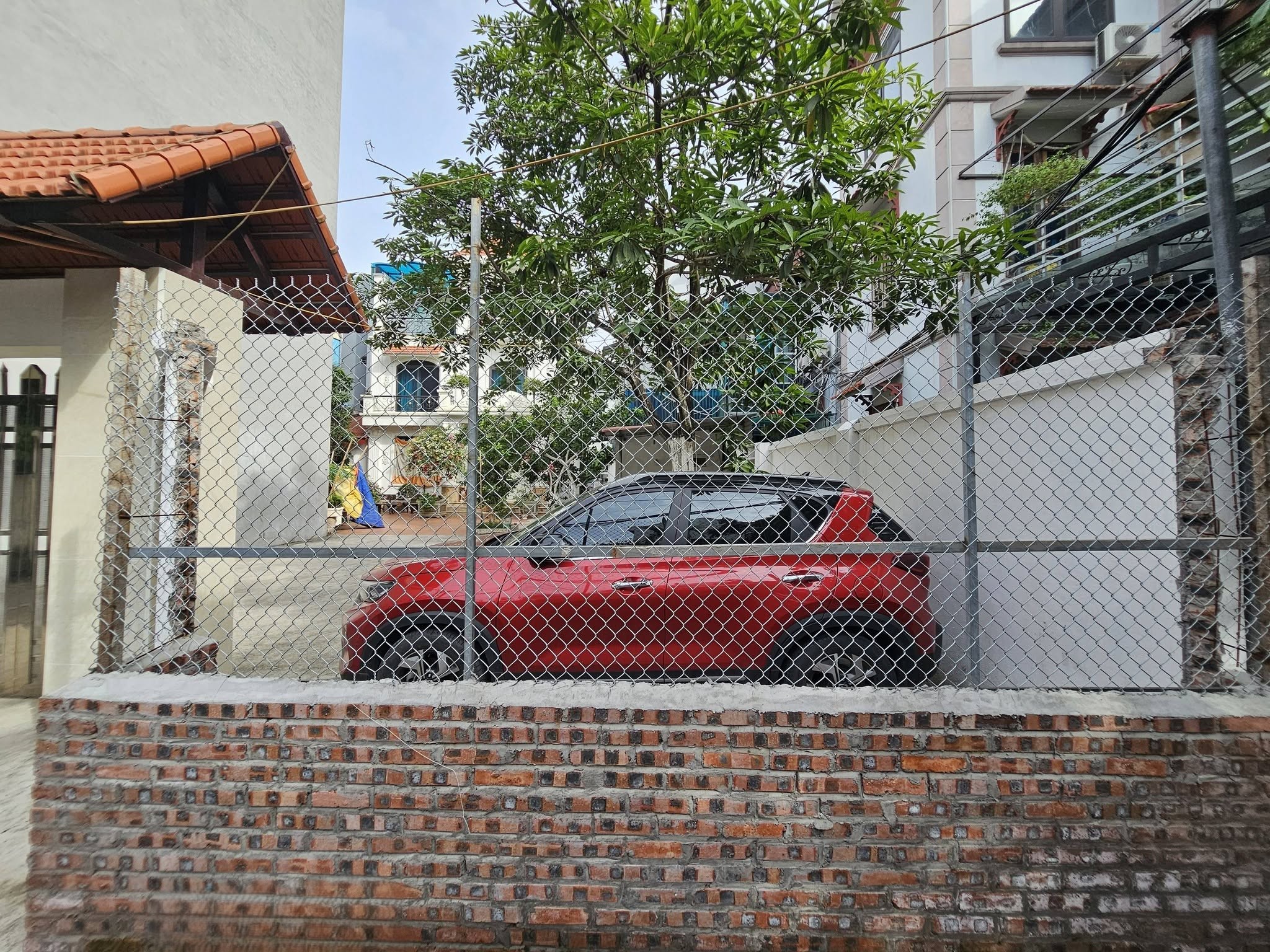 Bán đất phố Nguyễn Thời Trung, Thạch Bàn, DT 50m2, MT 4.5m, lô góc, ô tô vào nhà, 2026