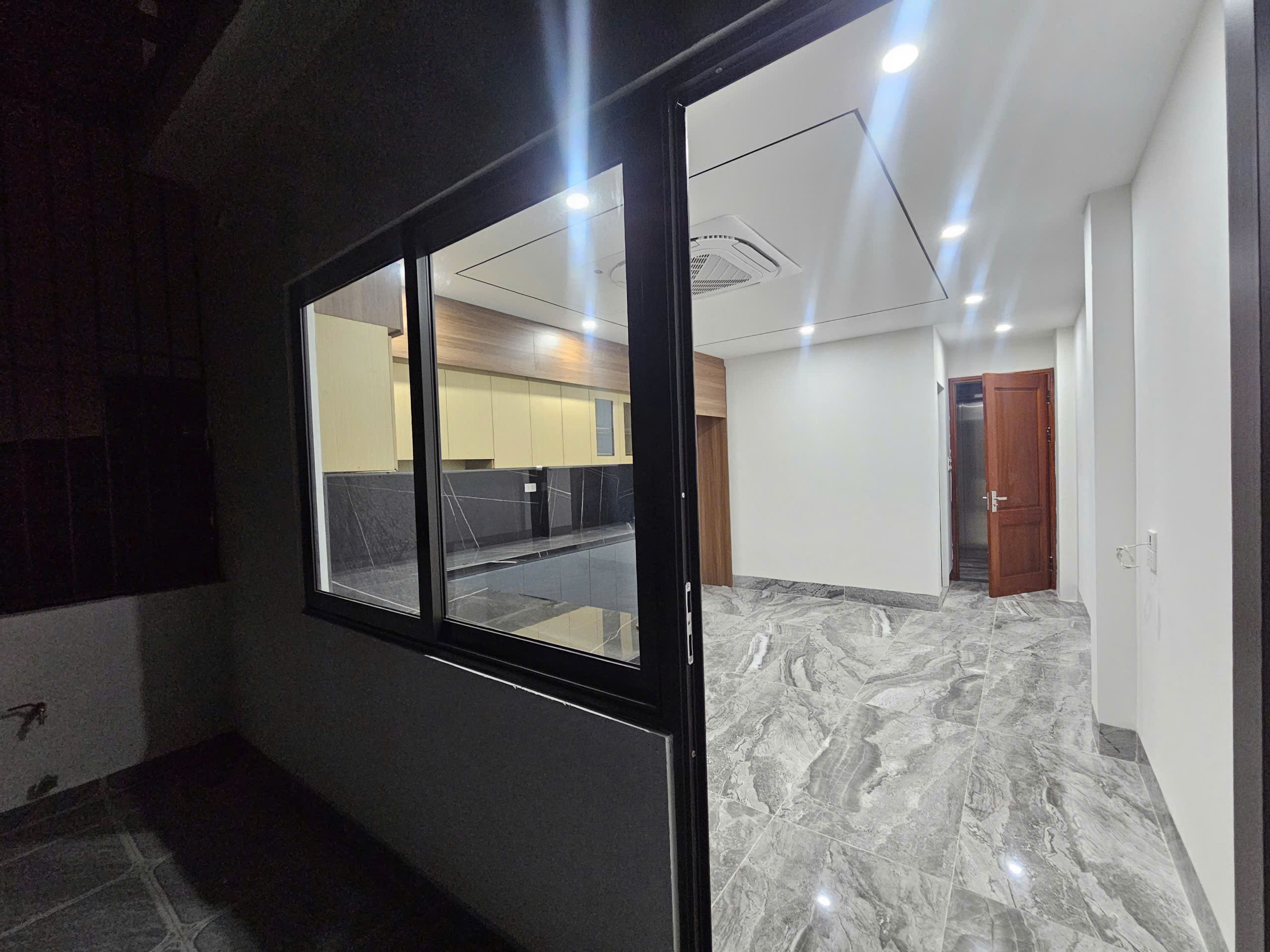 Bán nhà Ngõ 204 phố Cổ Linh, 7 tầng, DT 45m2, MT 4m, 3PN, full nội thất, tiện kinh doanh