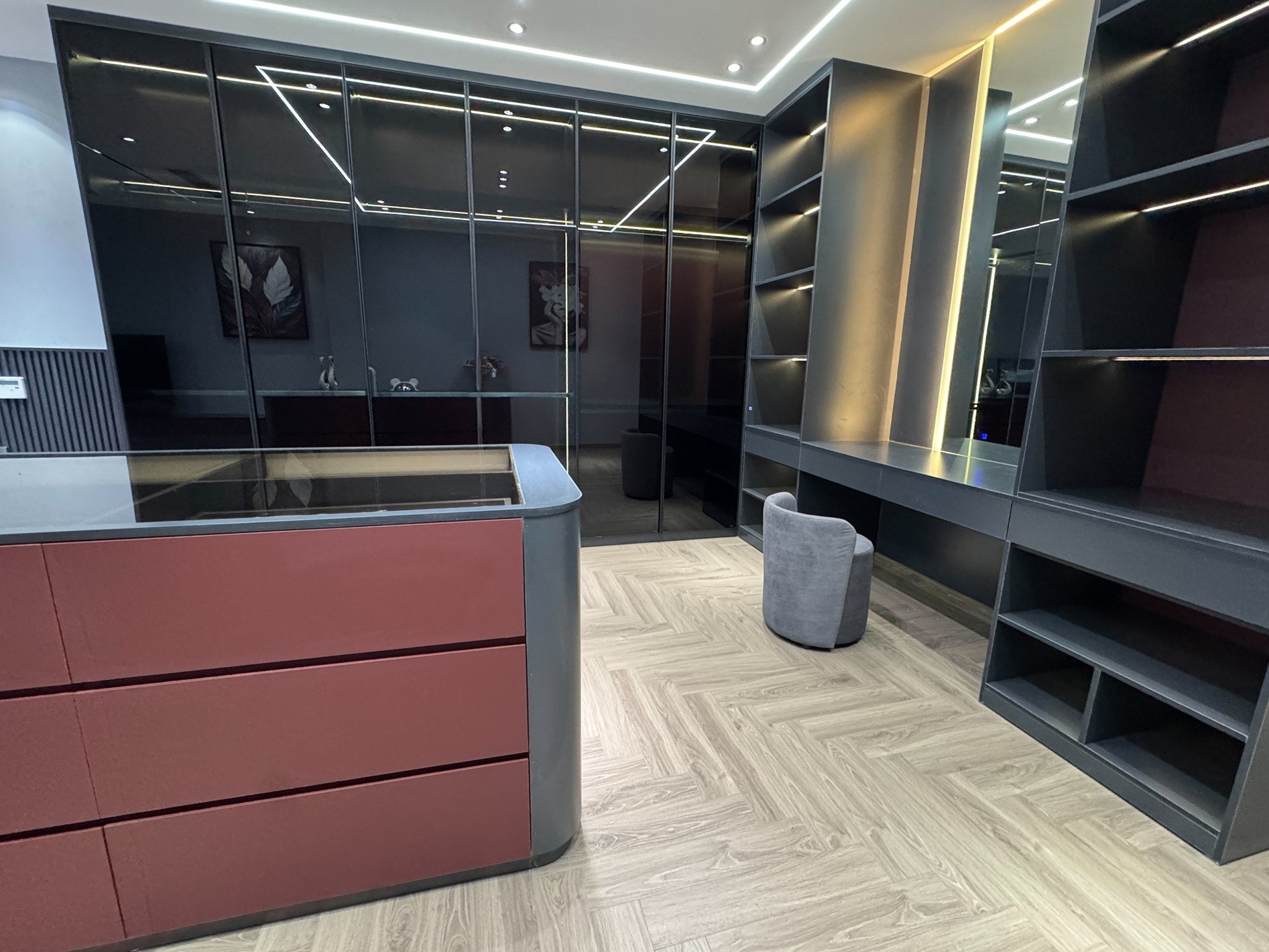 Bán nhà mặt ngõ Nguyễn Thời Trung, Thạch Bàn, 8 tầng, DT 90m2, MT 5m, 5PN, full nội thất