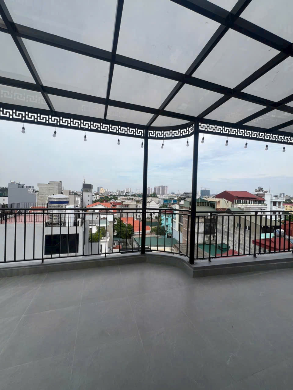 Bán nhà Ngõ 344 Ngọc Thụy, gần Trường Việt Pháp, 8 tầng, DT 51m2, MT 6m, thang máy, gara